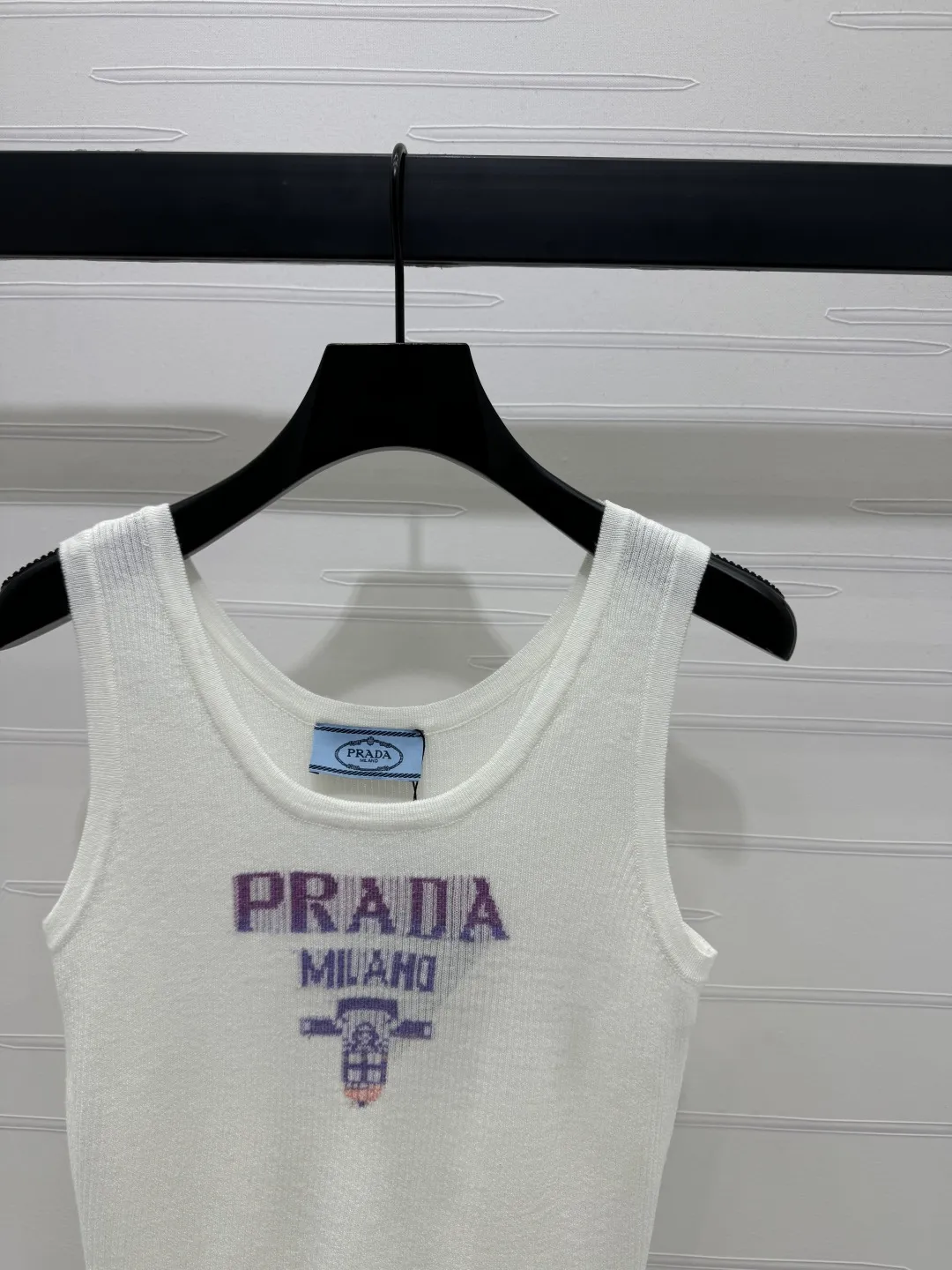 Prada新作黒とグレーニットベスト - 画像 (4)