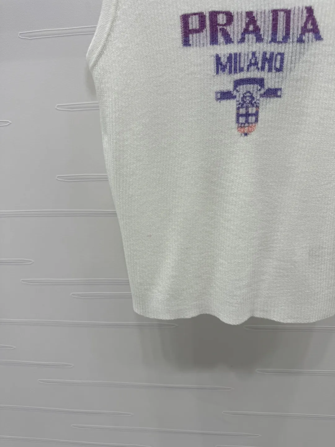 Prada新作黒とグレーニットベスト - 画像 (6)