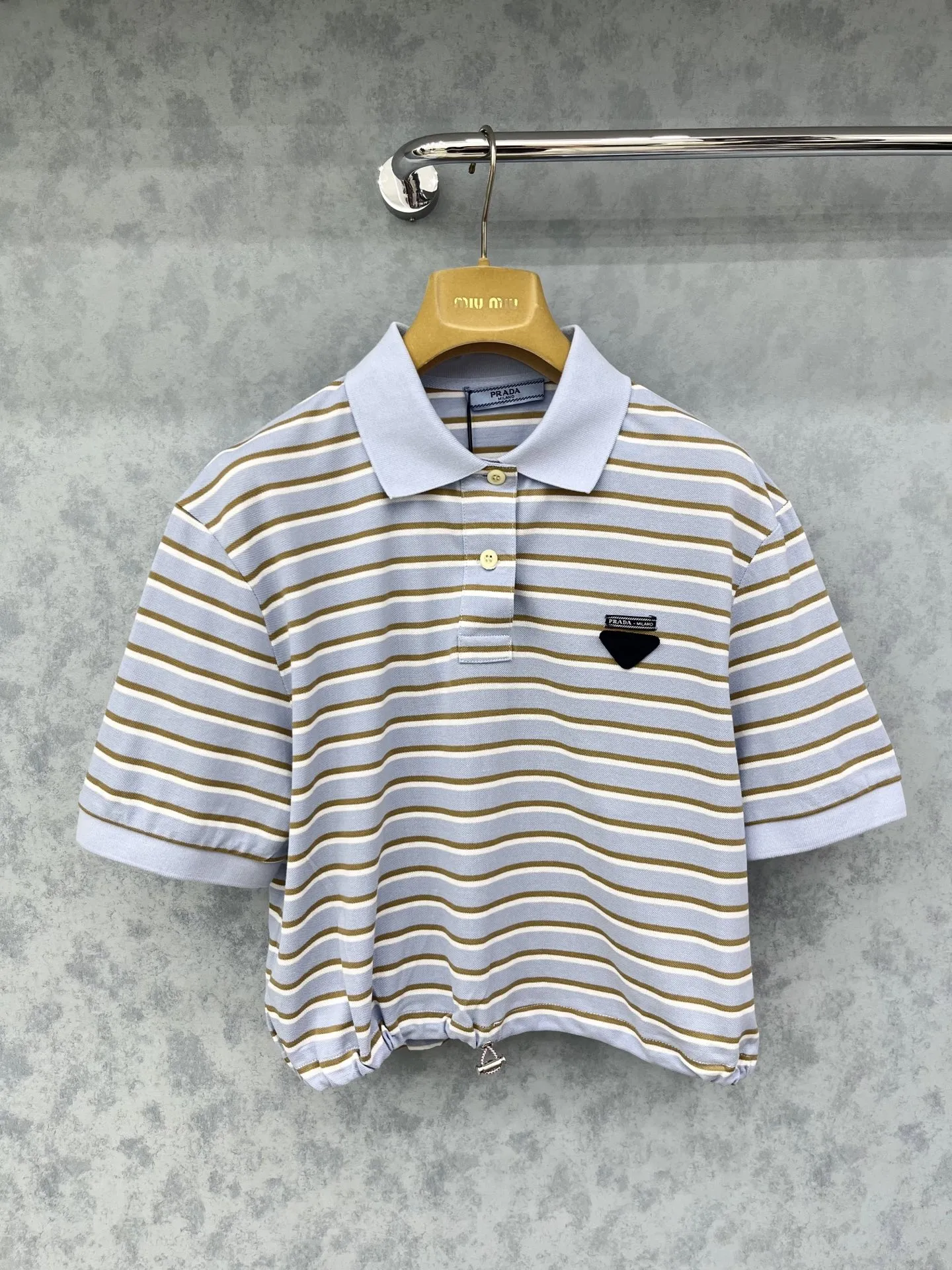 Prada新作ストライププリント半袖Tシャツ黒