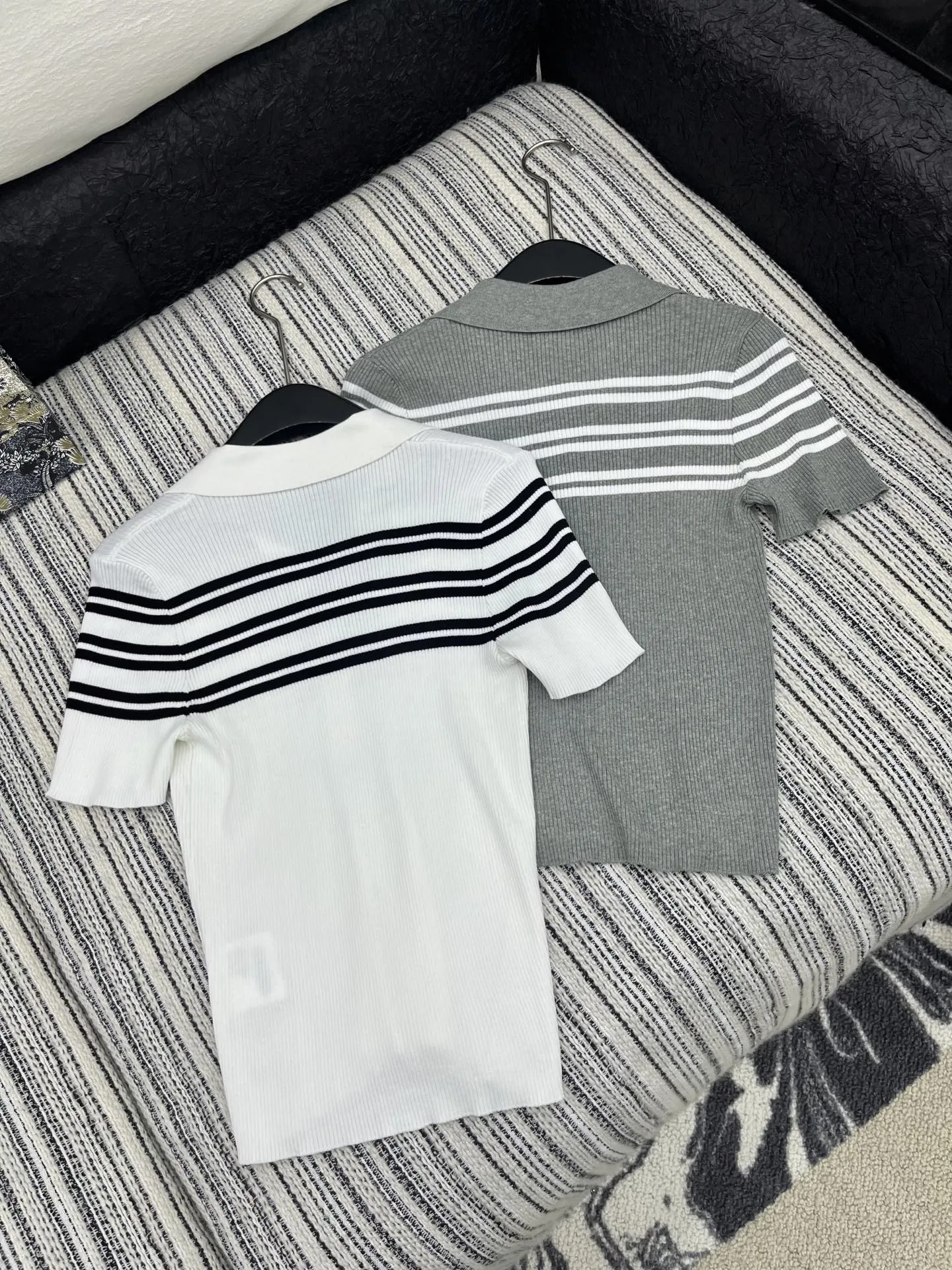 Prada新作ストライプ半袖ニットトップス白灰 - 画像 (3)