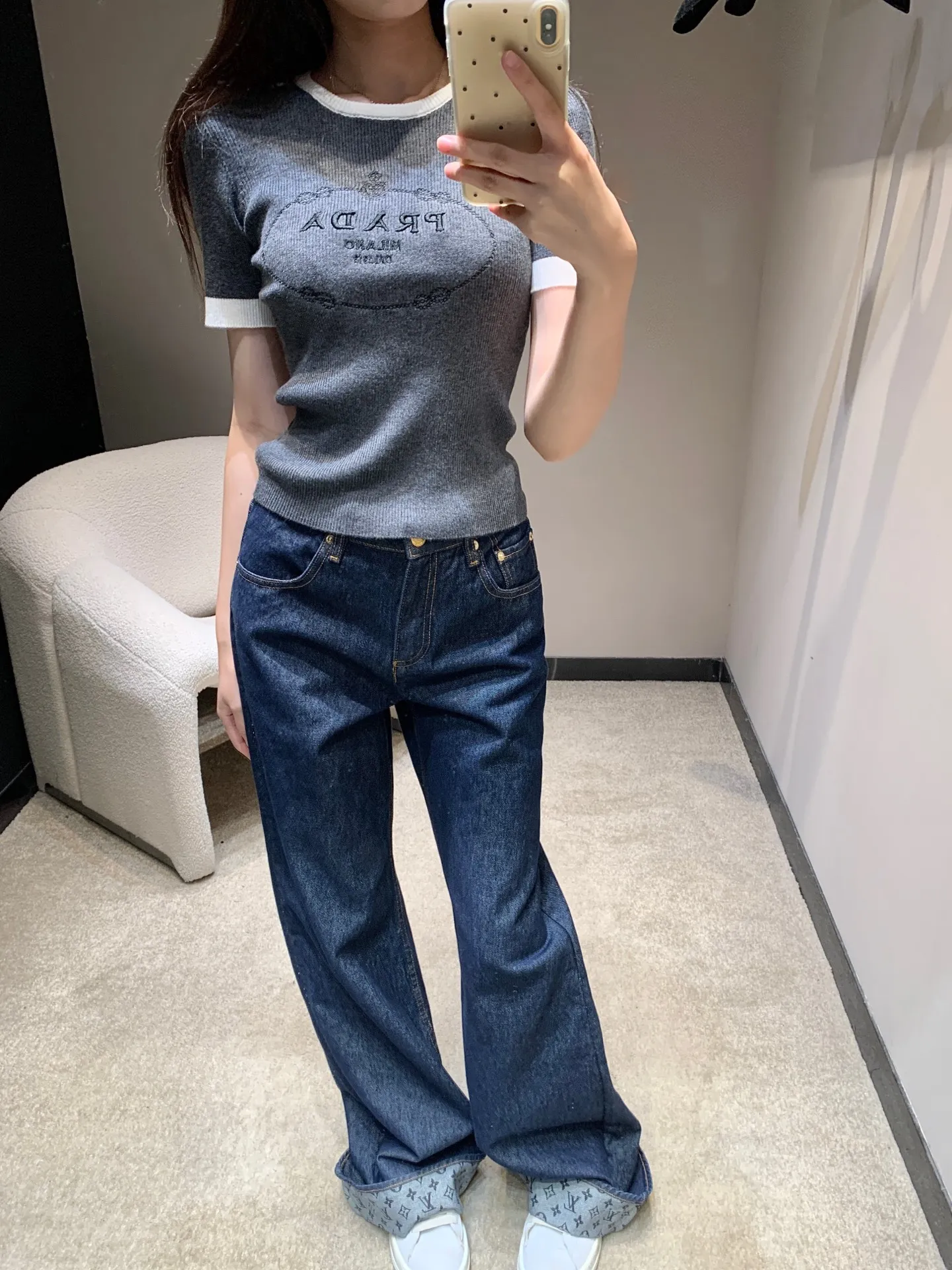 Prada新作黒カラーマッチング半袖ニットトップス - 画像 (3)