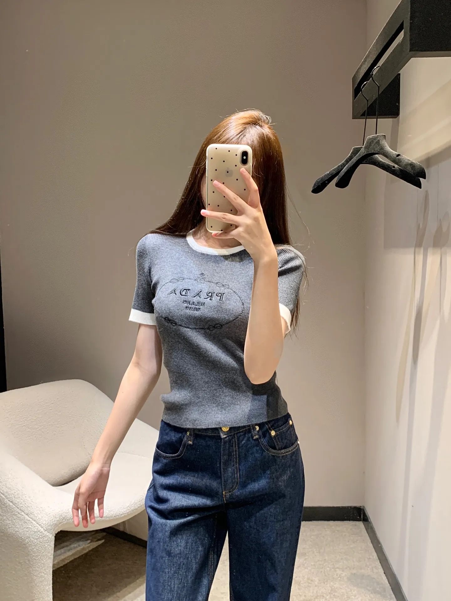 Prada新作黒カラーマッチング半袖ニットトップス - 画像 (4)