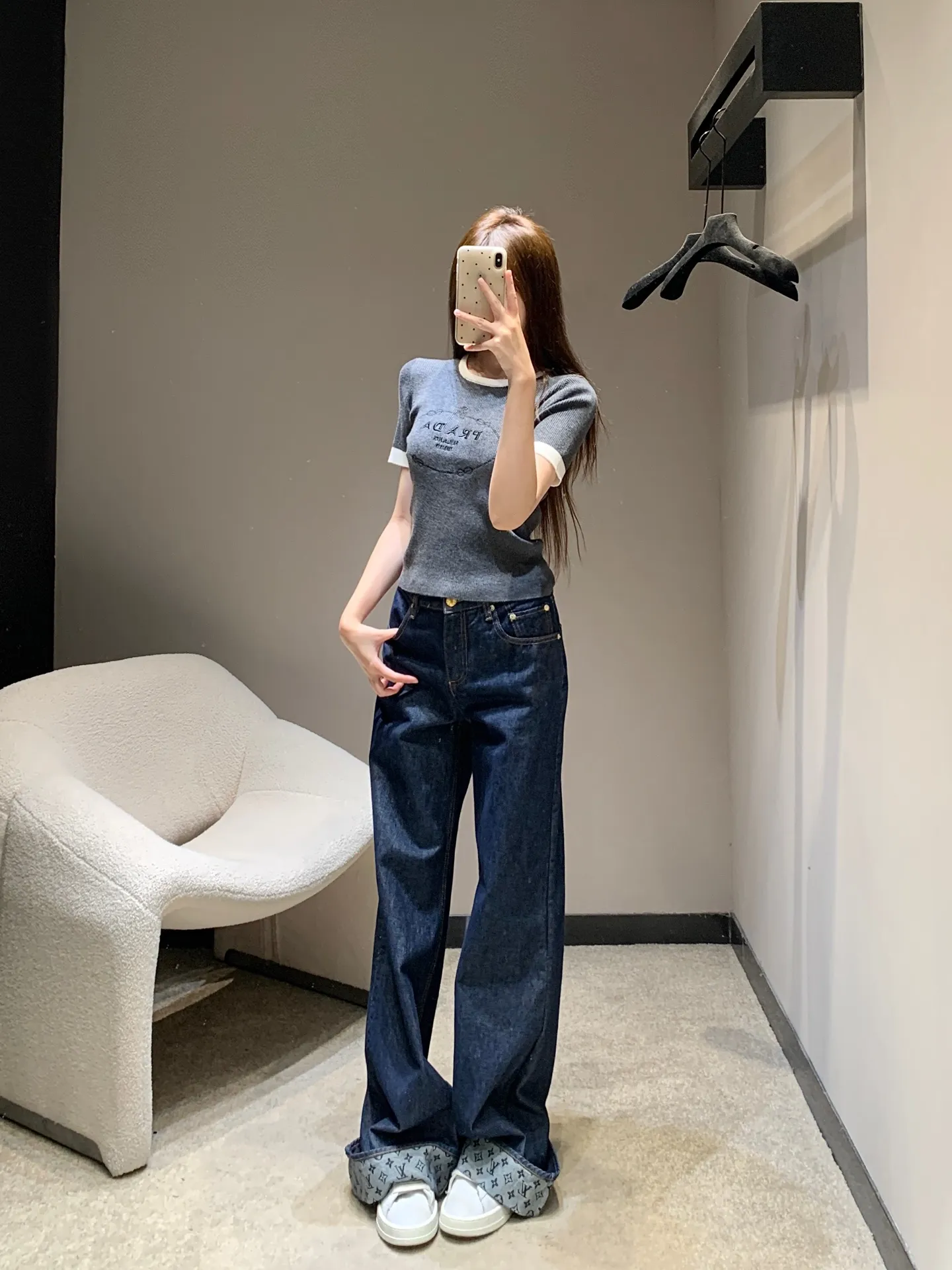 Prada新作黒カラーマッチング半袖ニットトップス - 画像 (5)