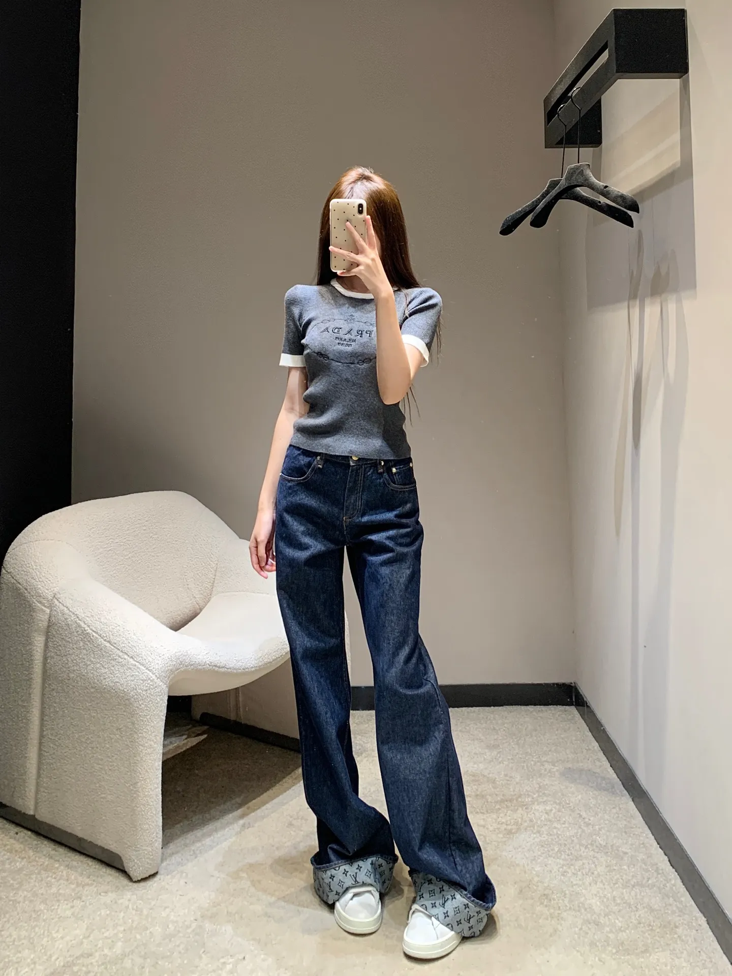 Prada新作黒カラーマッチング半袖ニットトップス - 画像 (7)