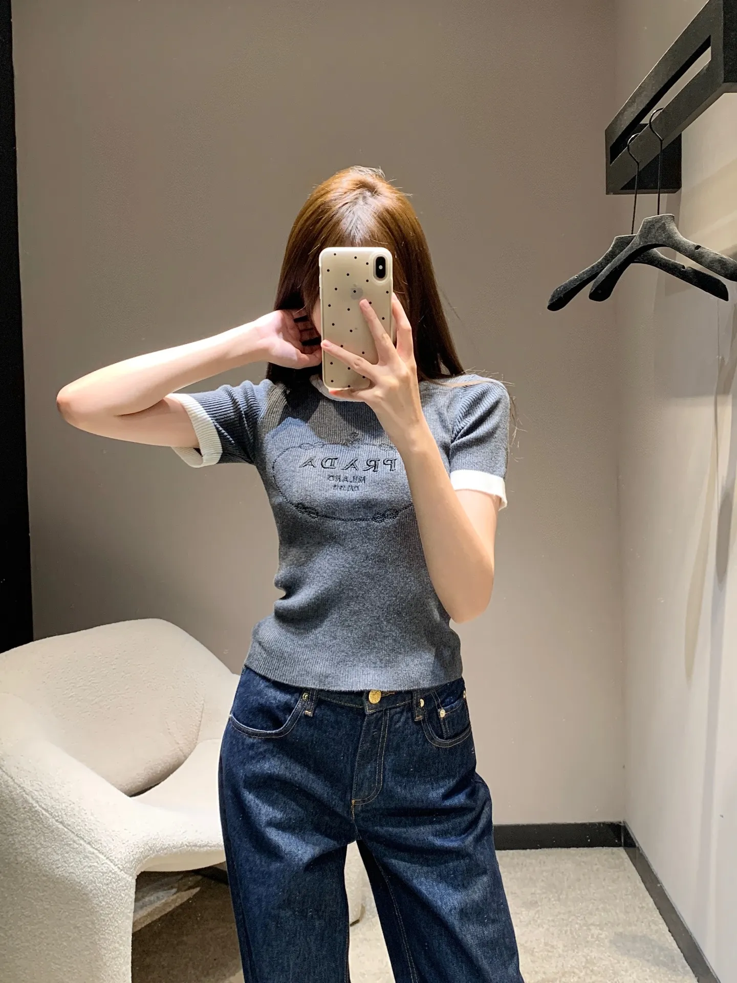 Prada新作黒カラーマッチング半袖ニットトップス - 画像 (8)