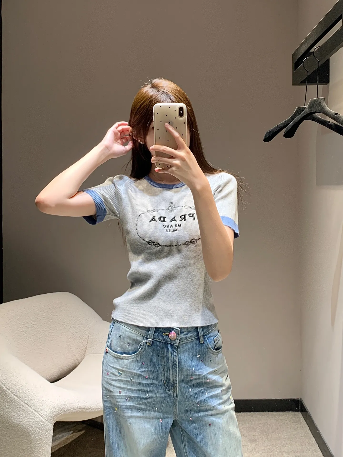 Prada新作グレーアルファベットニットトップス