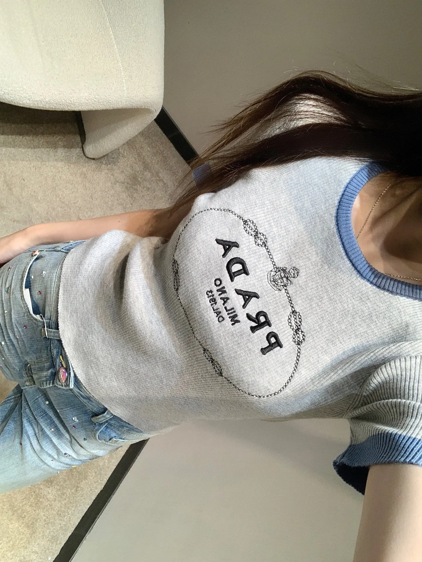 Prada新作グレーアルファベットニットトップス - 画像 (6)