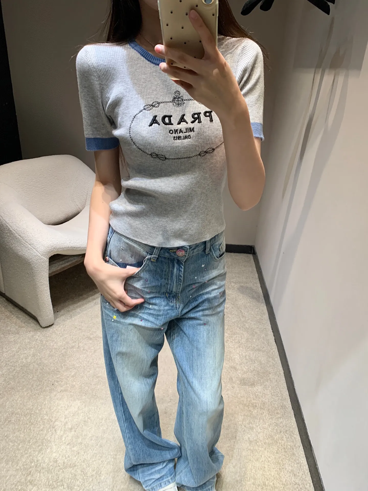 Prada新作グレーアルファベットニットトップス - 画像 (9)