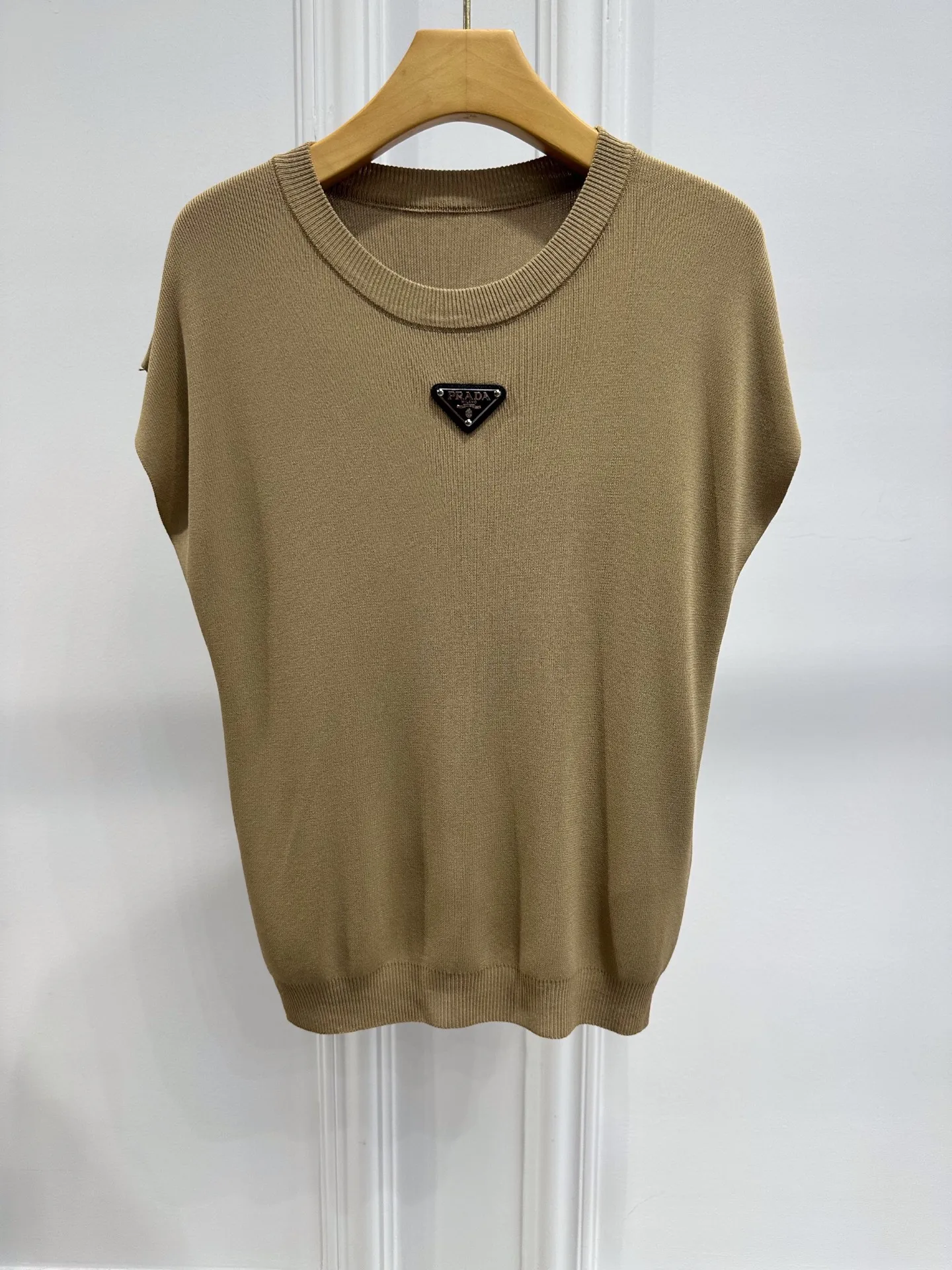 PRADA新作ホワイトトライアングルニットボトムス - 画像 (3)