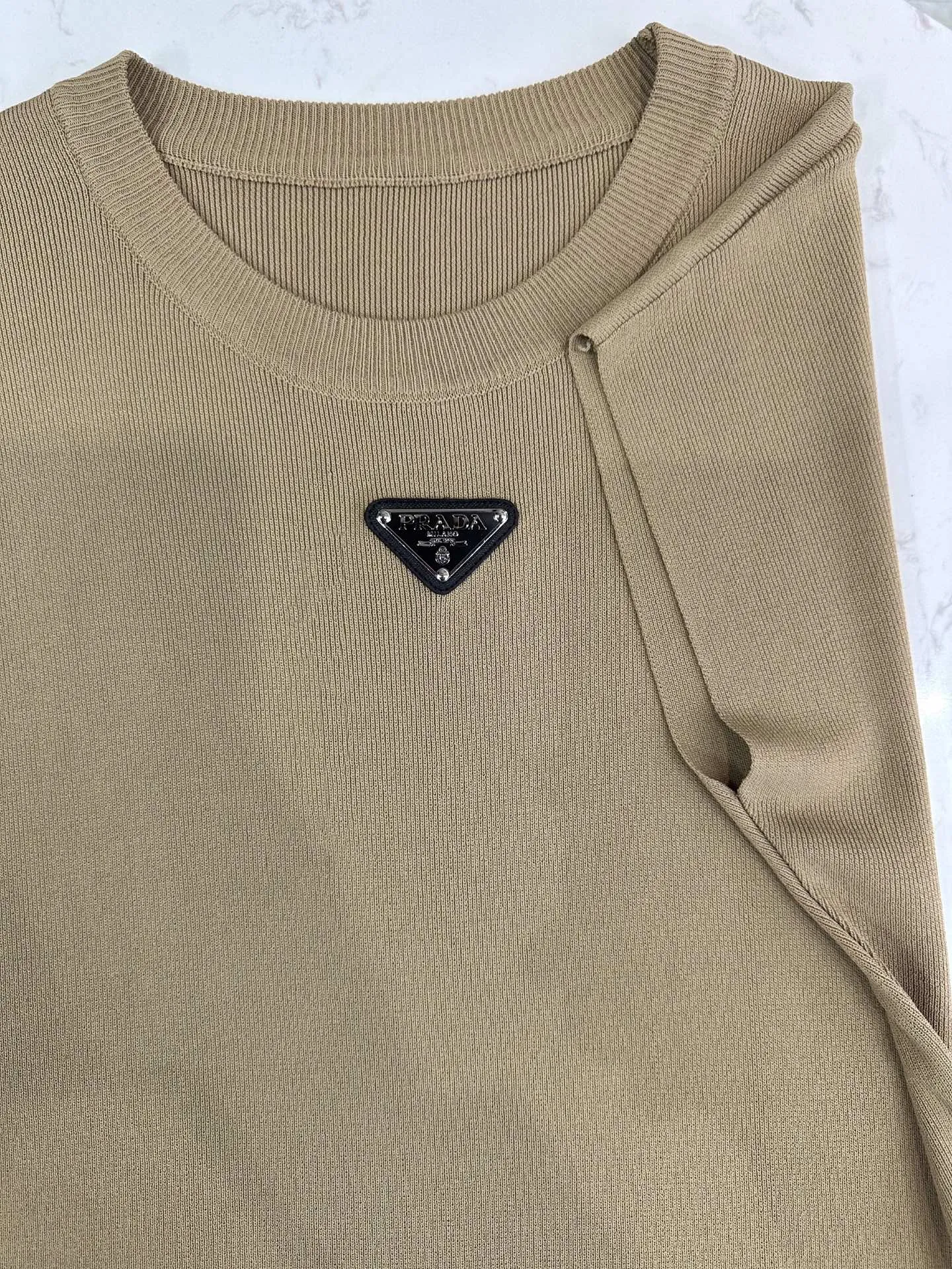 PRADA新作ホワイトトライアングルニットボトムス - 画像 (5)