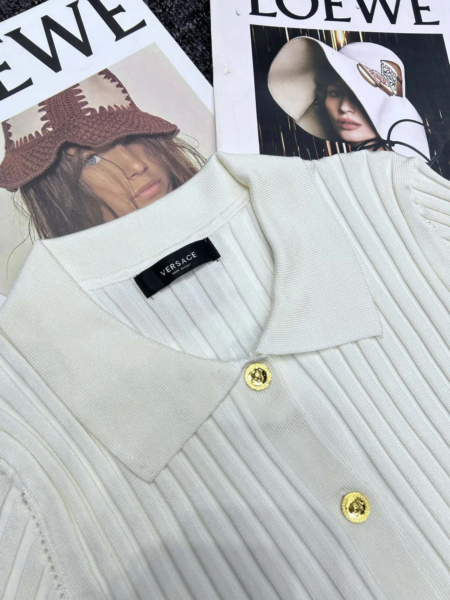 Versace新作半袖Tシャツ黒白青三色 - 画像 (8)