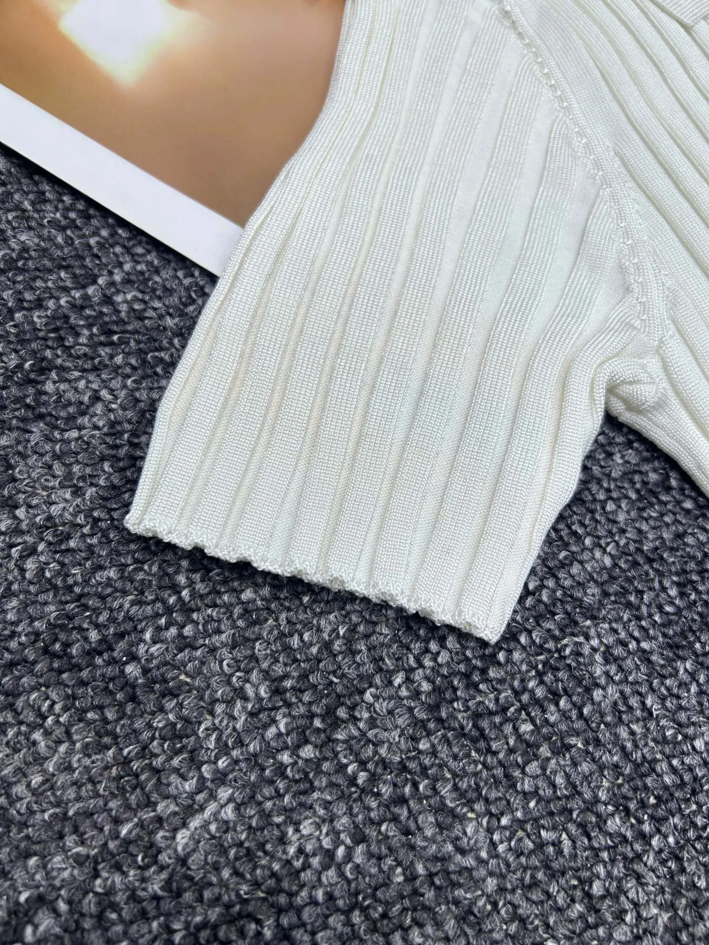 Versace新作半袖Tシャツ黒白青三色 - 画像 (9)