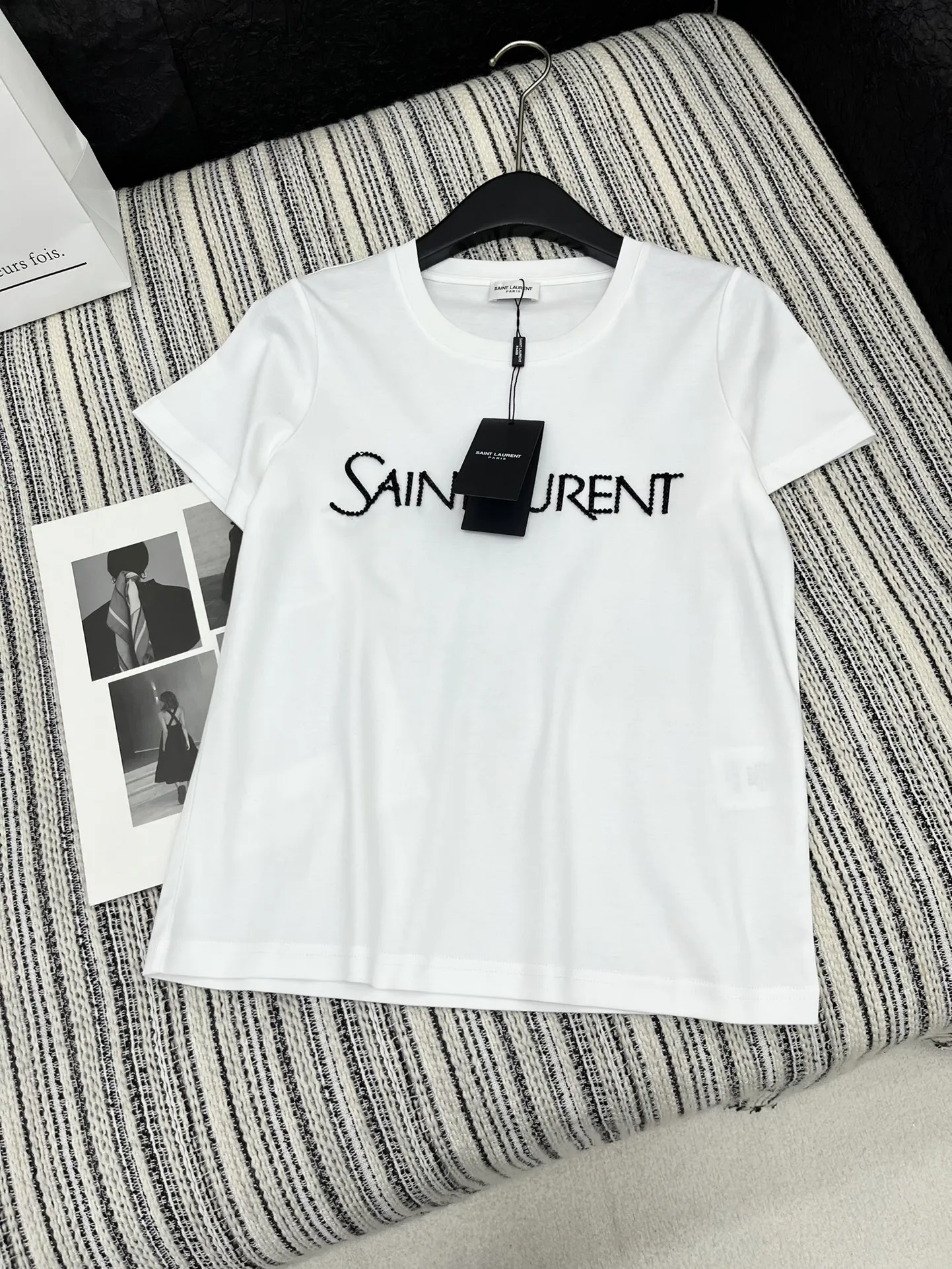Yves Saint Laurent新作黒プリント半袖Tシャツ