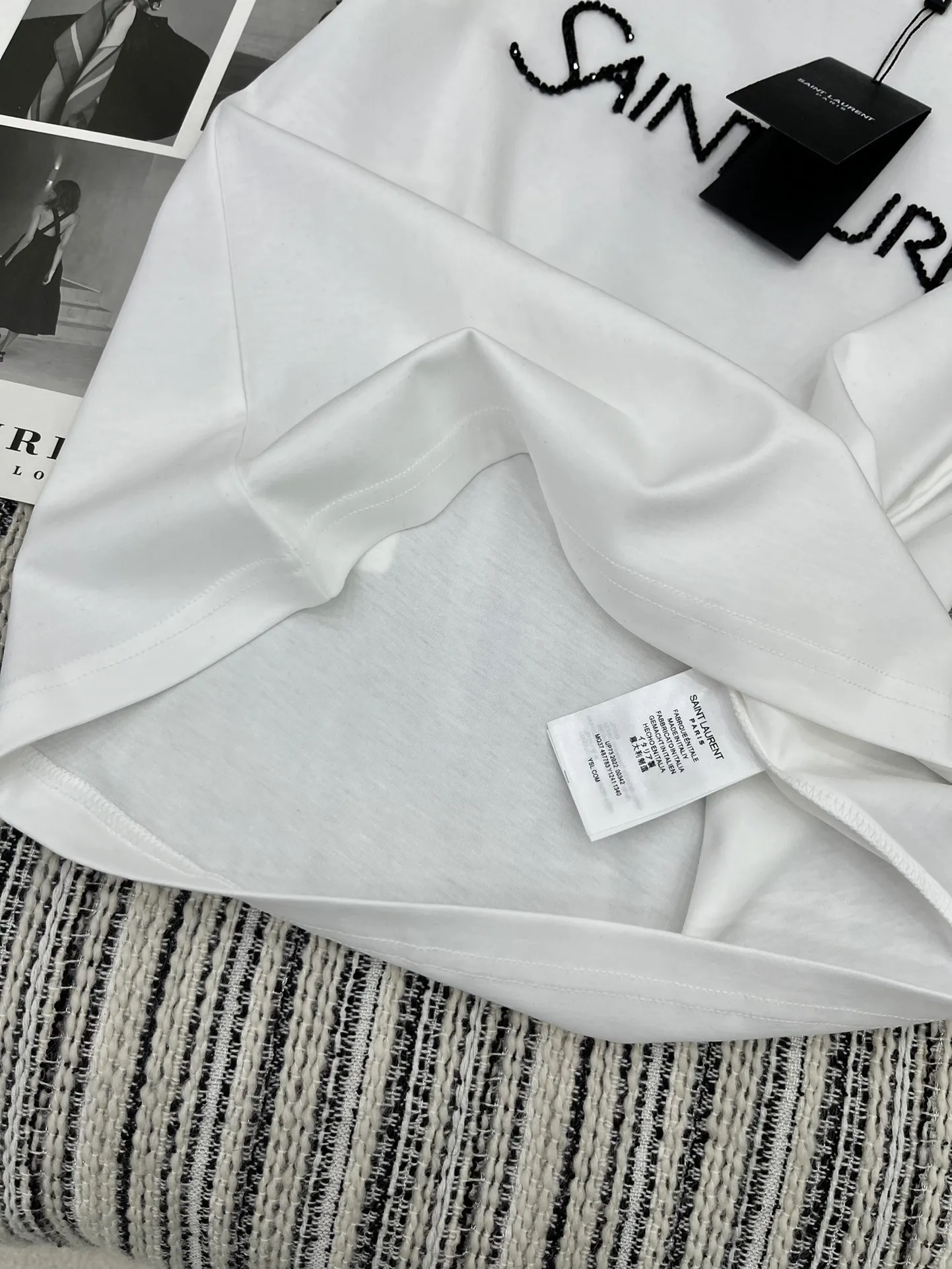 Yves Saint Laurent新作黒プリント半袖Tシャツ - 画像 (5)