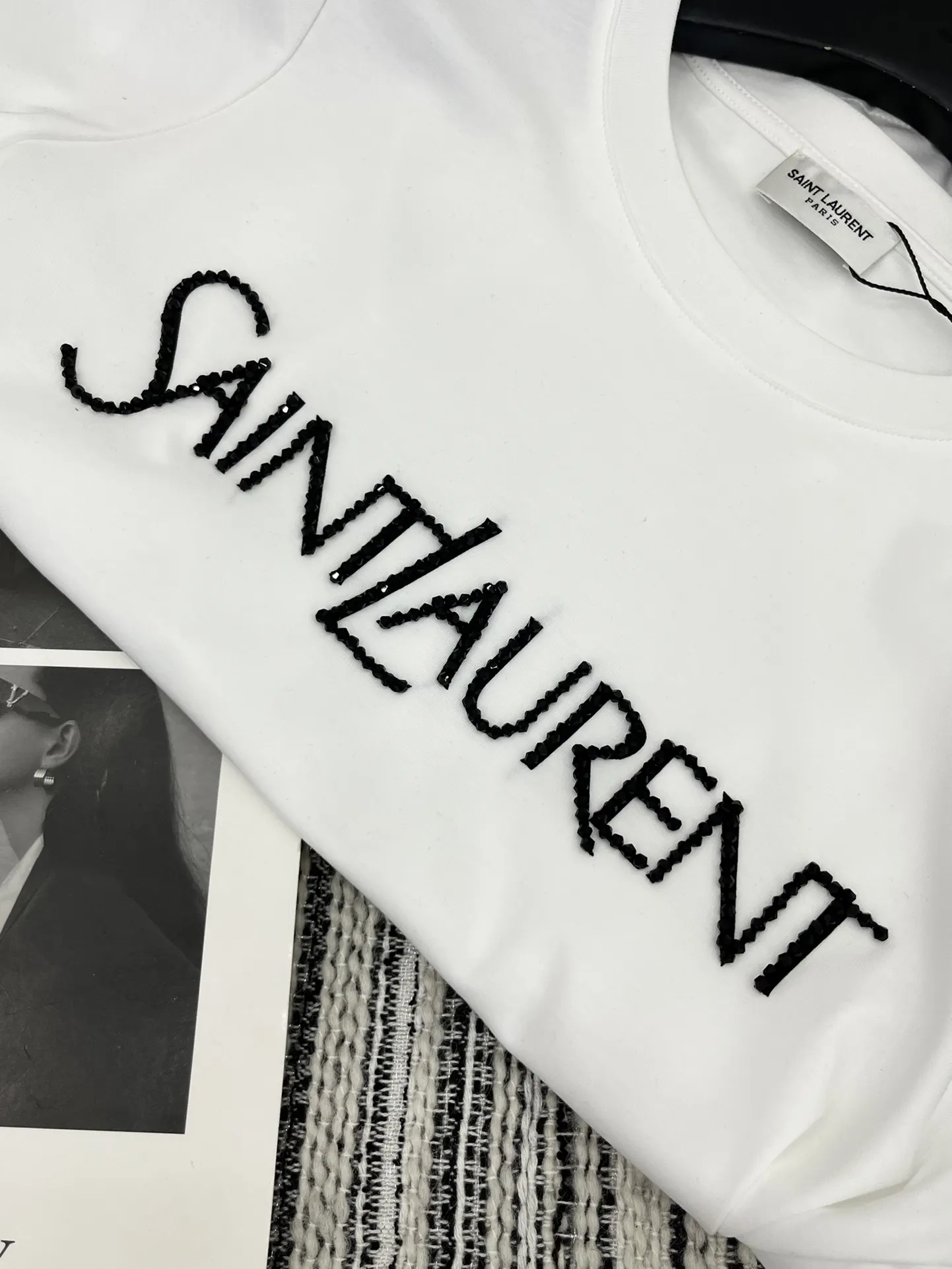 Yves Saint Laurent新作黒プリント半袖Tシャツ - 画像 (6)