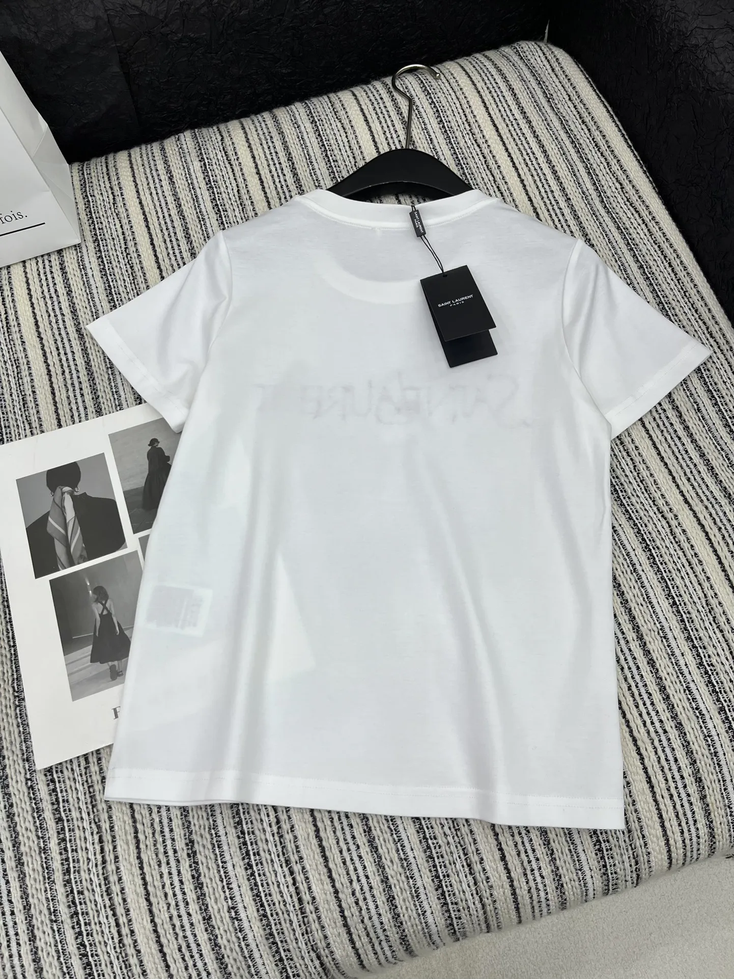 Yves Saint Laurent新作黒プリント半袖Tシャツ - 画像 (7)