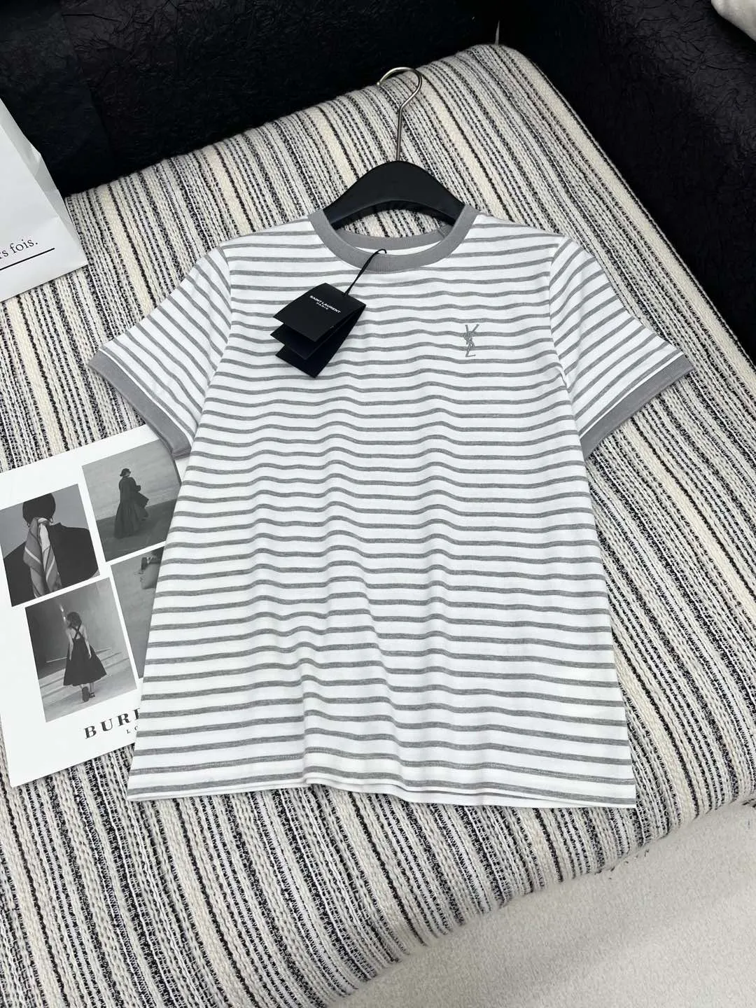 Yves Saint Laurent新作ストライプ半袖Tシャツ