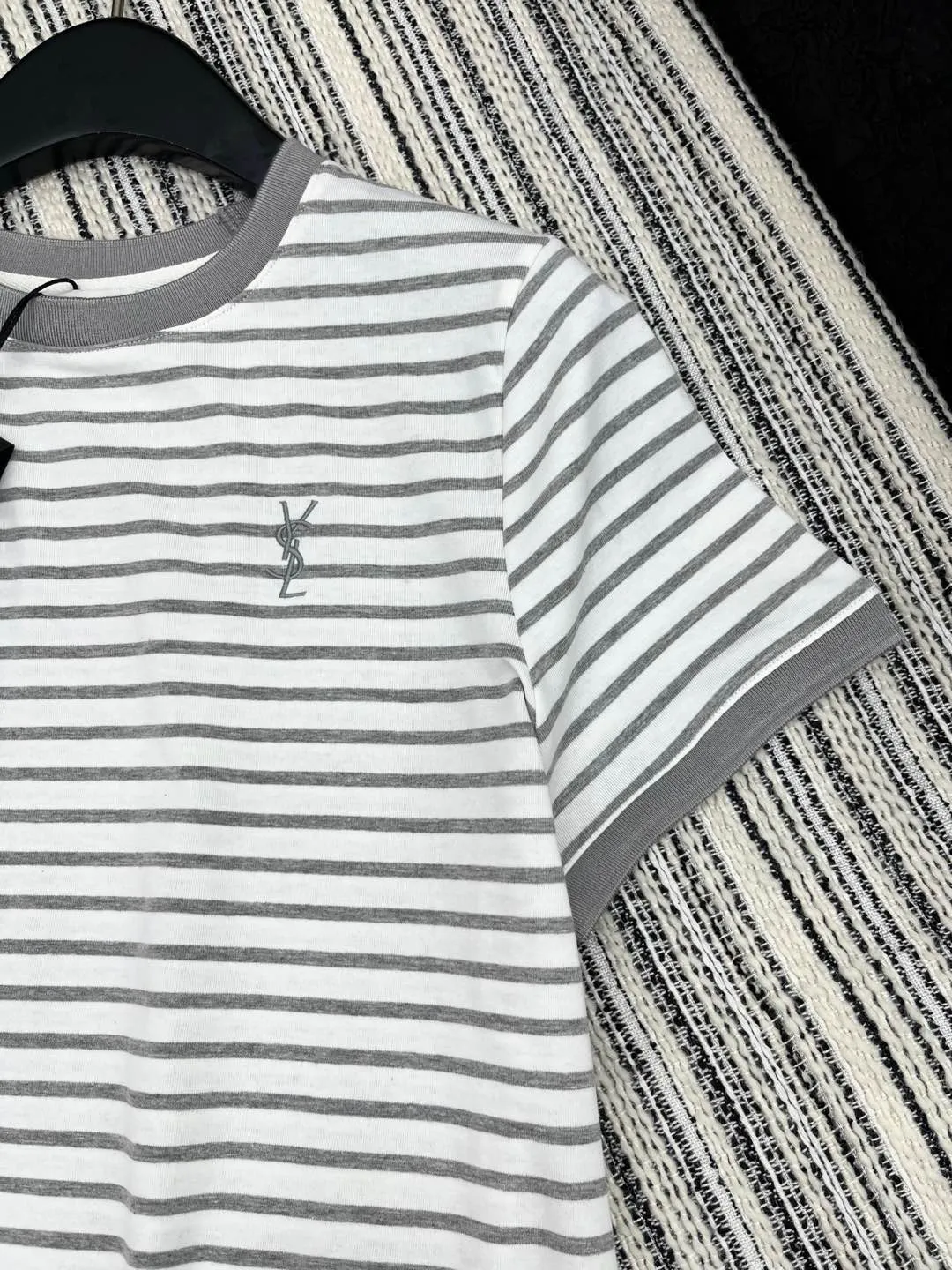 Yves Saint Laurent新作ストライプ半袖Tシャツ - 画像 (4)
