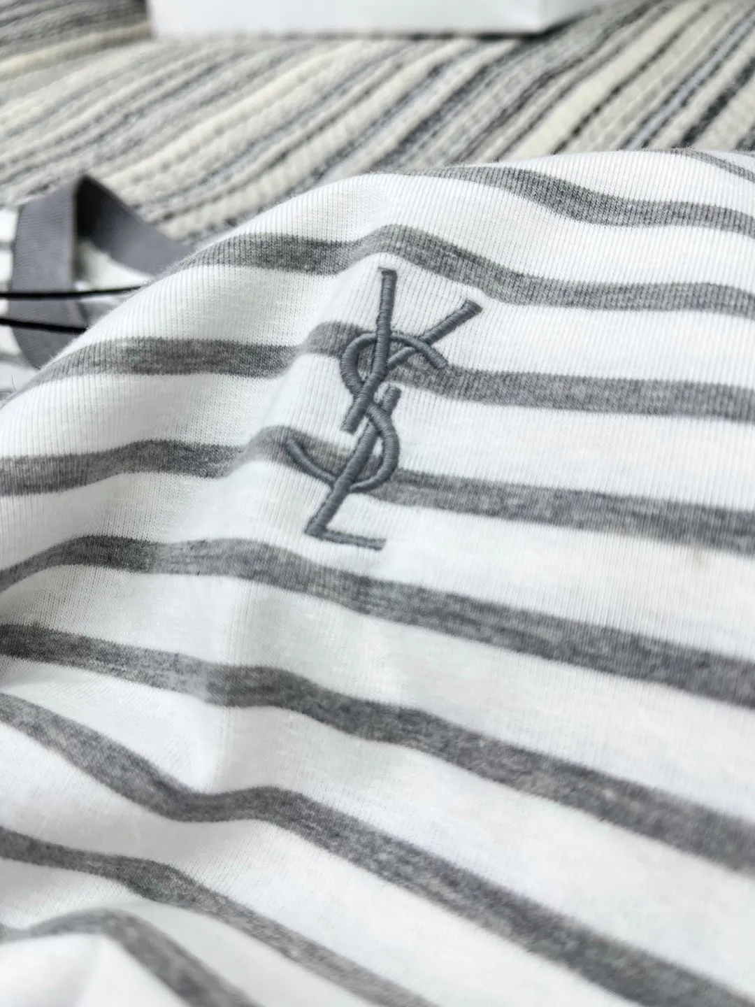 Yves Saint Laurent新作ストライプ半袖Tシャツ - 画像 (9)