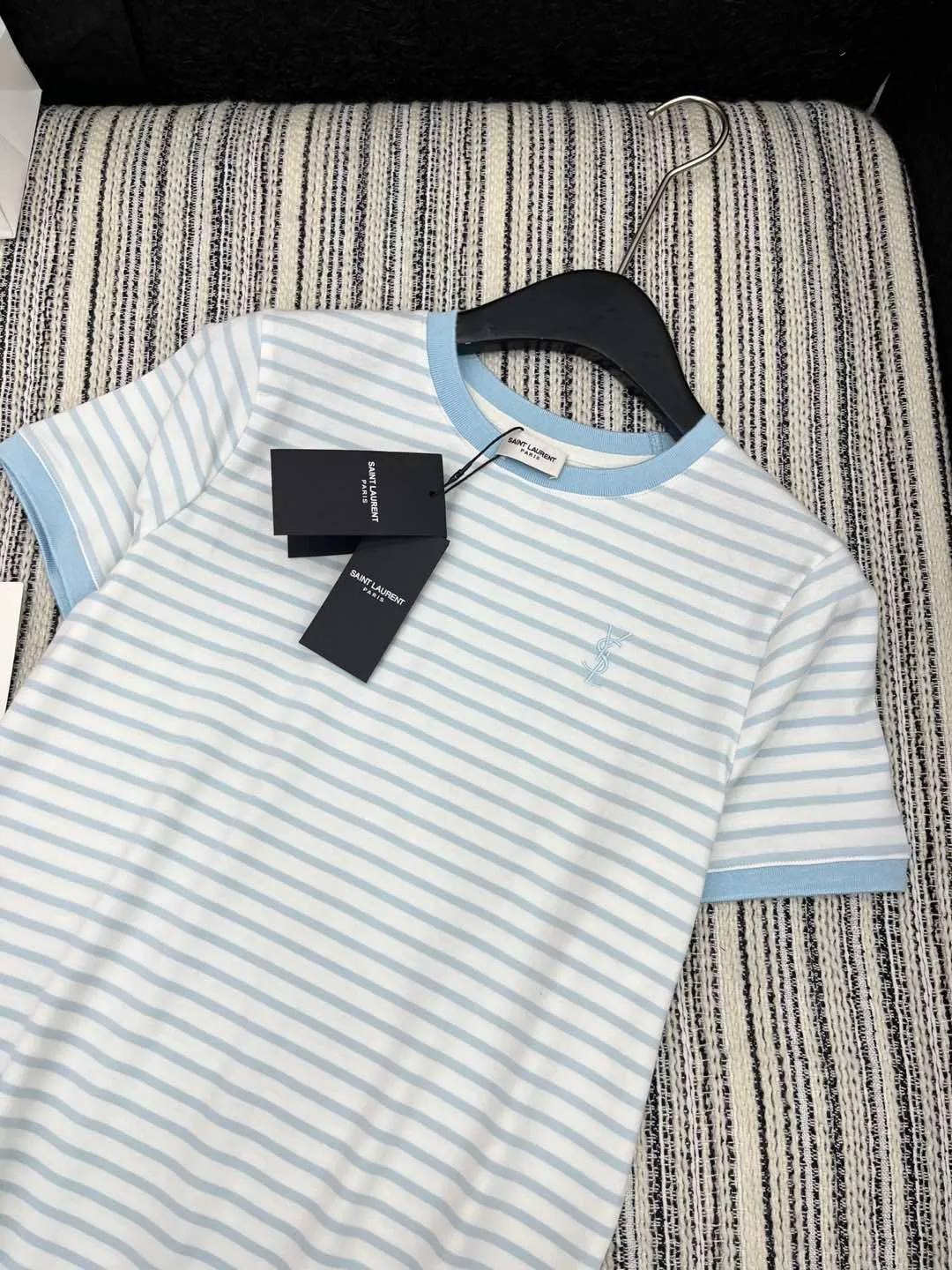 Yves Saint Laurent新作ストライプ半袖Tシャツ黒 - 画像 (3)
