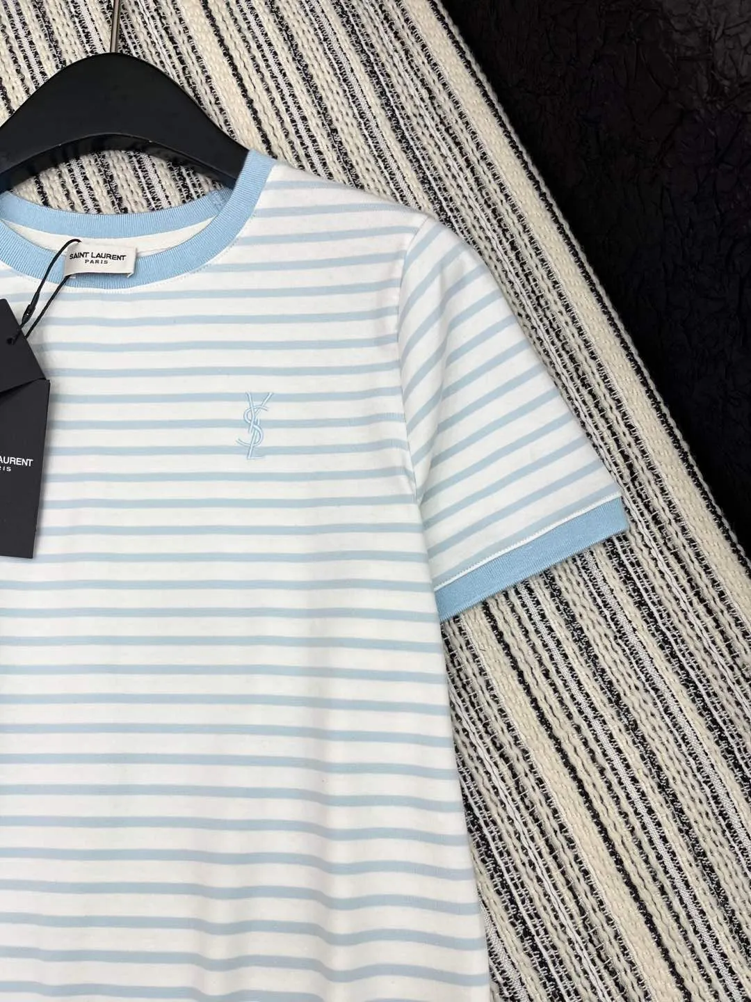 Yves Saint Laurent新作ストライプ半袖Tシャツ黒 - 画像 (4)