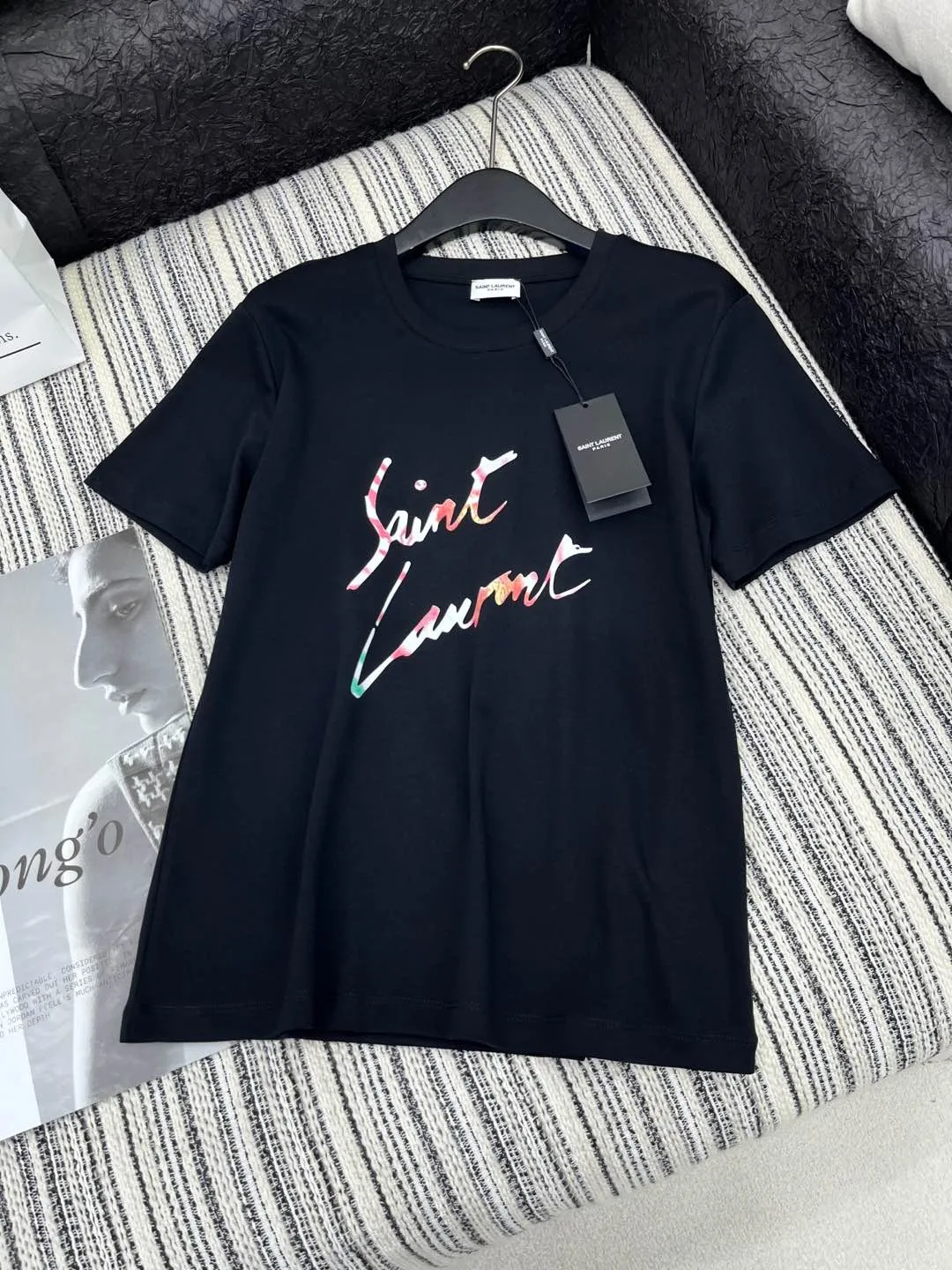 Yves Saint Laurent黒プリント半袖Tシャツ新作
