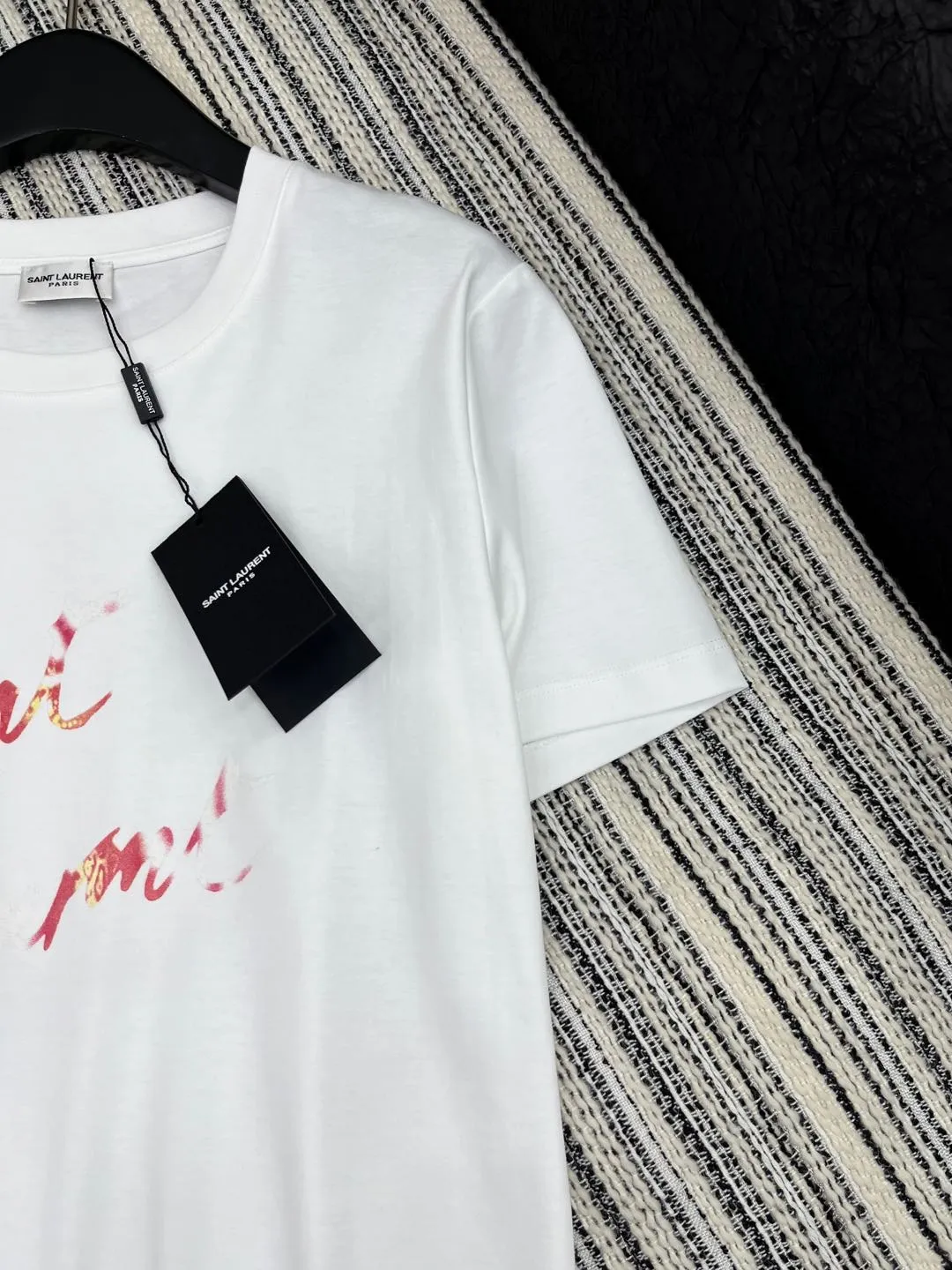 Yves Saint Laurent新作白黒プリント半袖Tシャツ - 画像 (4)