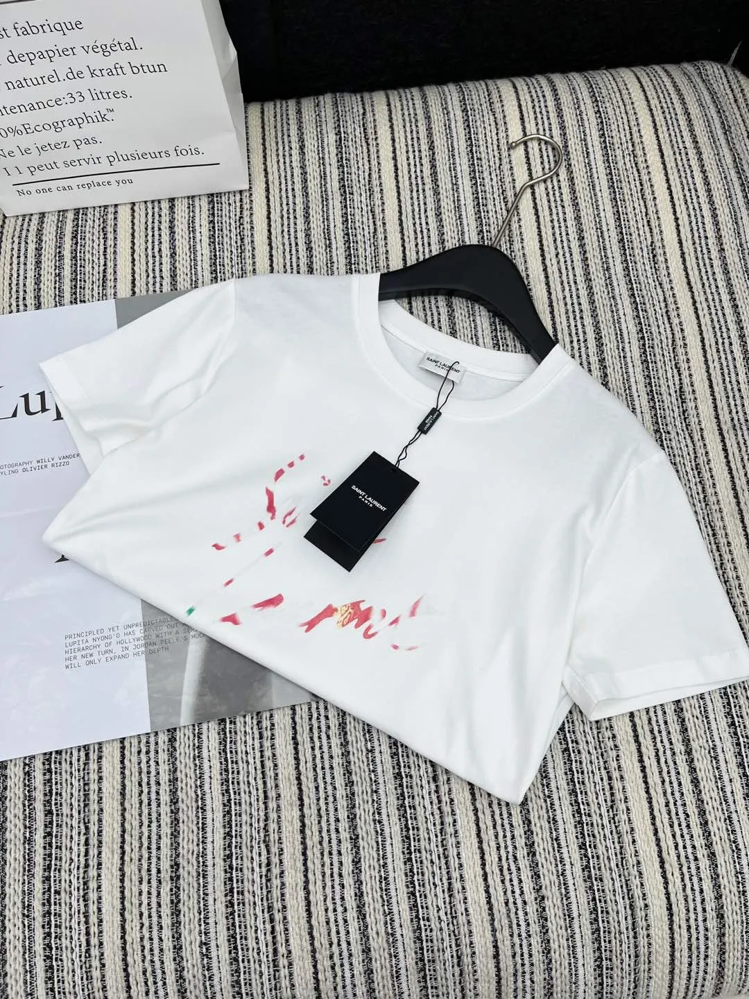 Yves Saint Laurent新作白黒プリント半袖Tシャツ - 画像 (7)