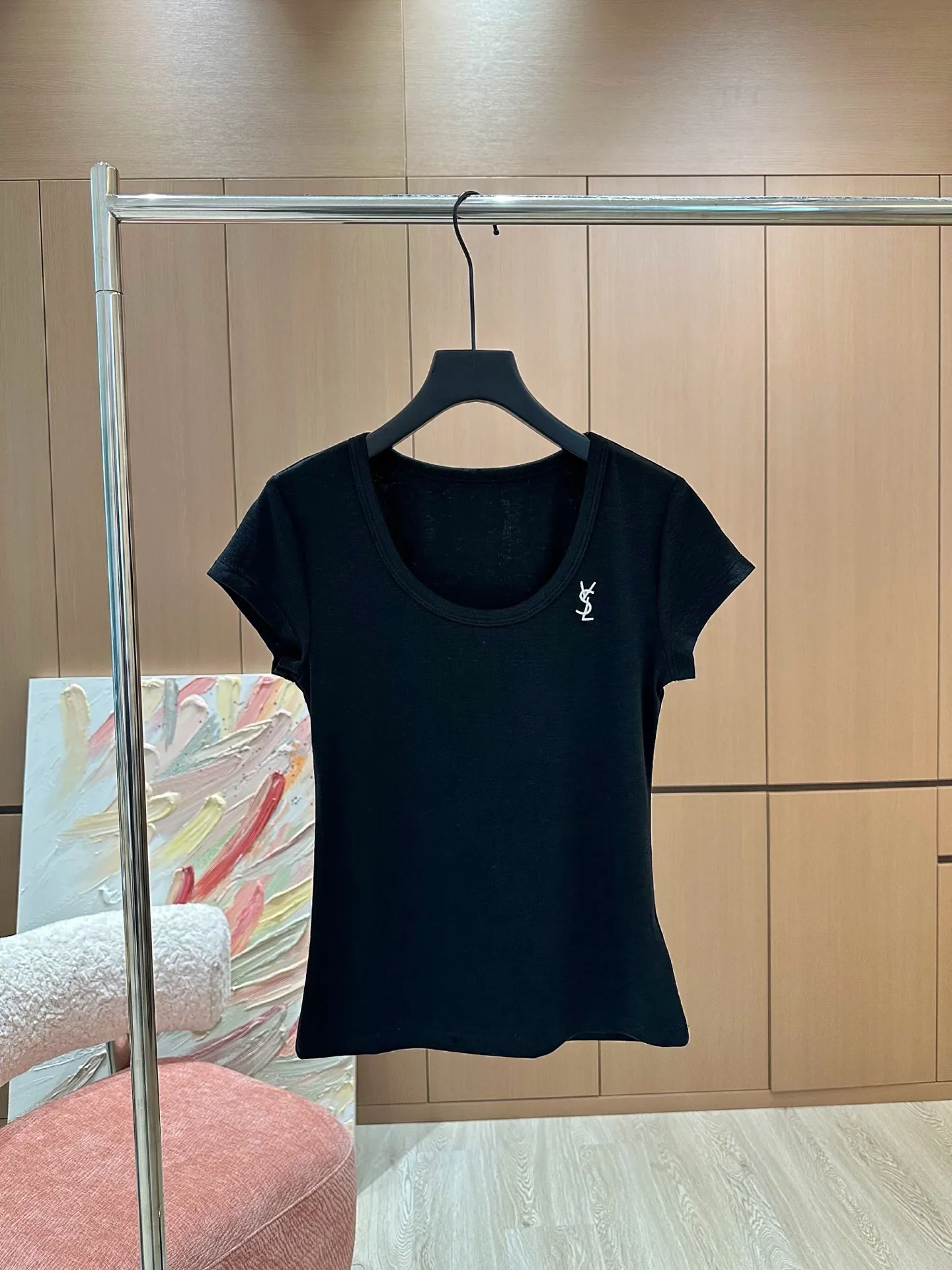 Yves Saint Laurent新作黒色刺繍半袖Tシャツ - 画像 (4)