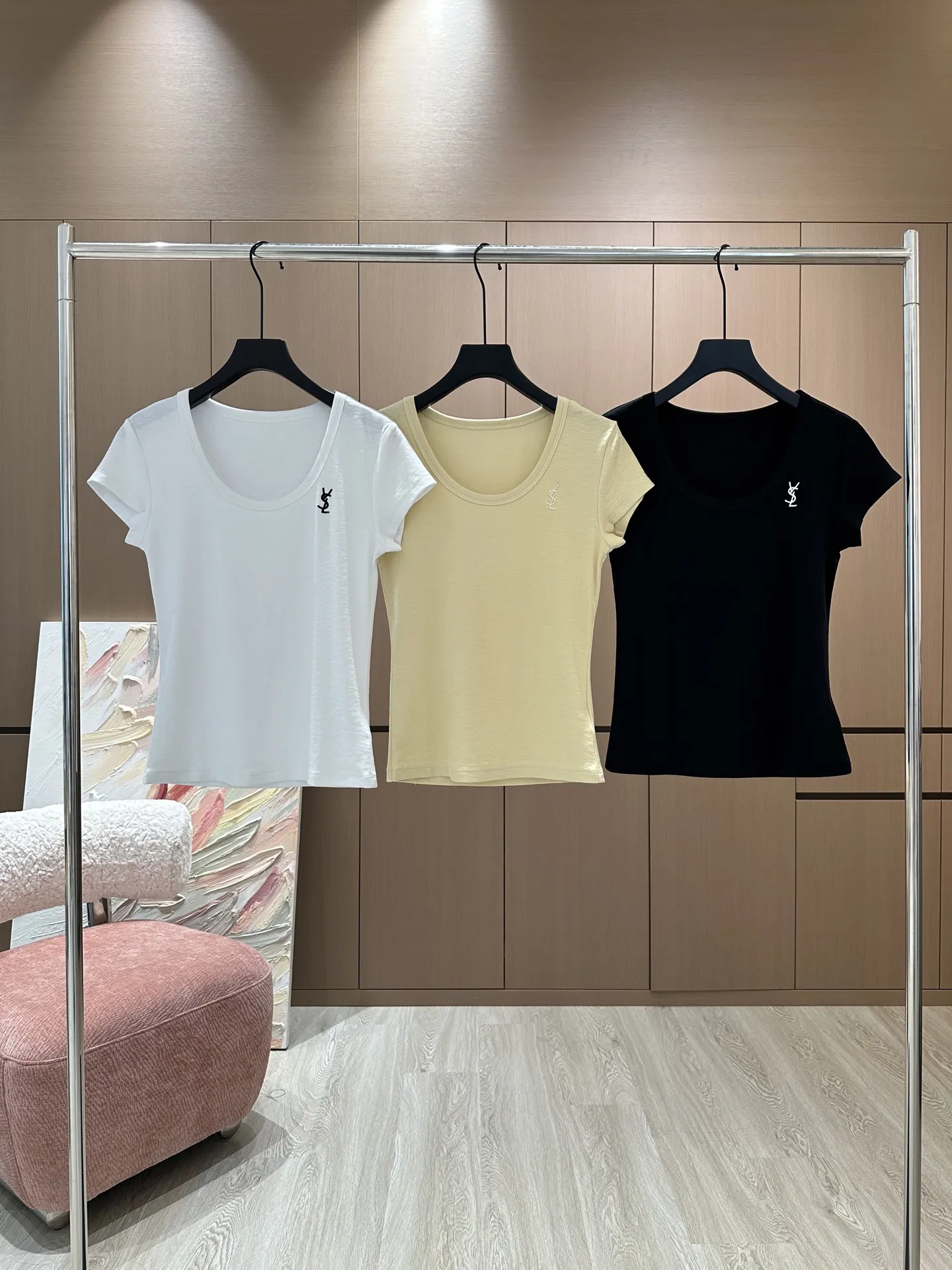 Yves Saint Laurent新作黒色刺繍半袖Tシャツ - 画像 (5)