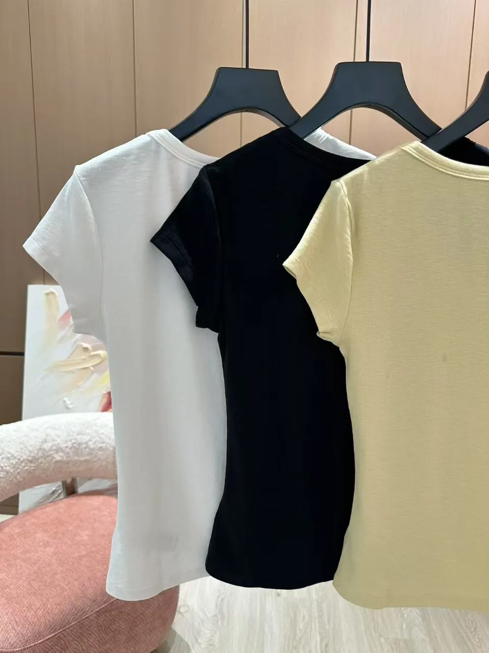 Yves Saint Laurent新作黒色刺繍半袖Tシャツ - 画像 (7)