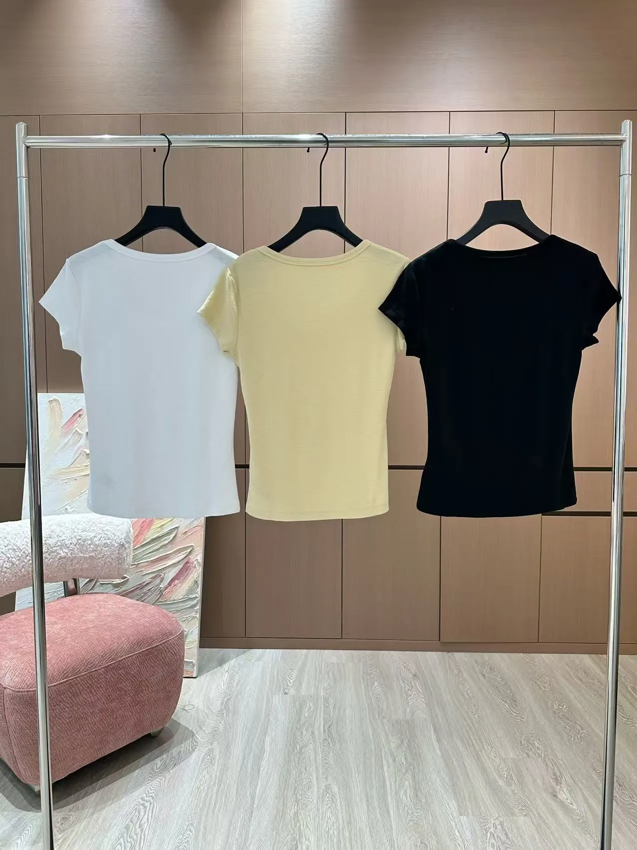 Yves Saint Laurent新作黒色刺繍半袖Tシャツ - 画像 (9)