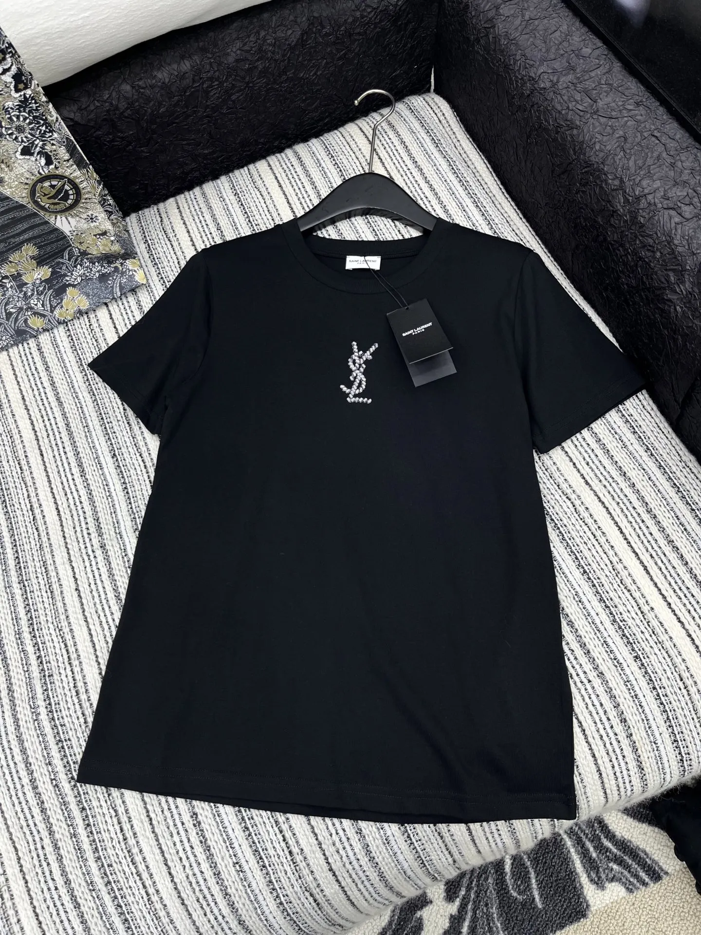 Yves Saint Laurent黒新作プリント半袖Tシャツ