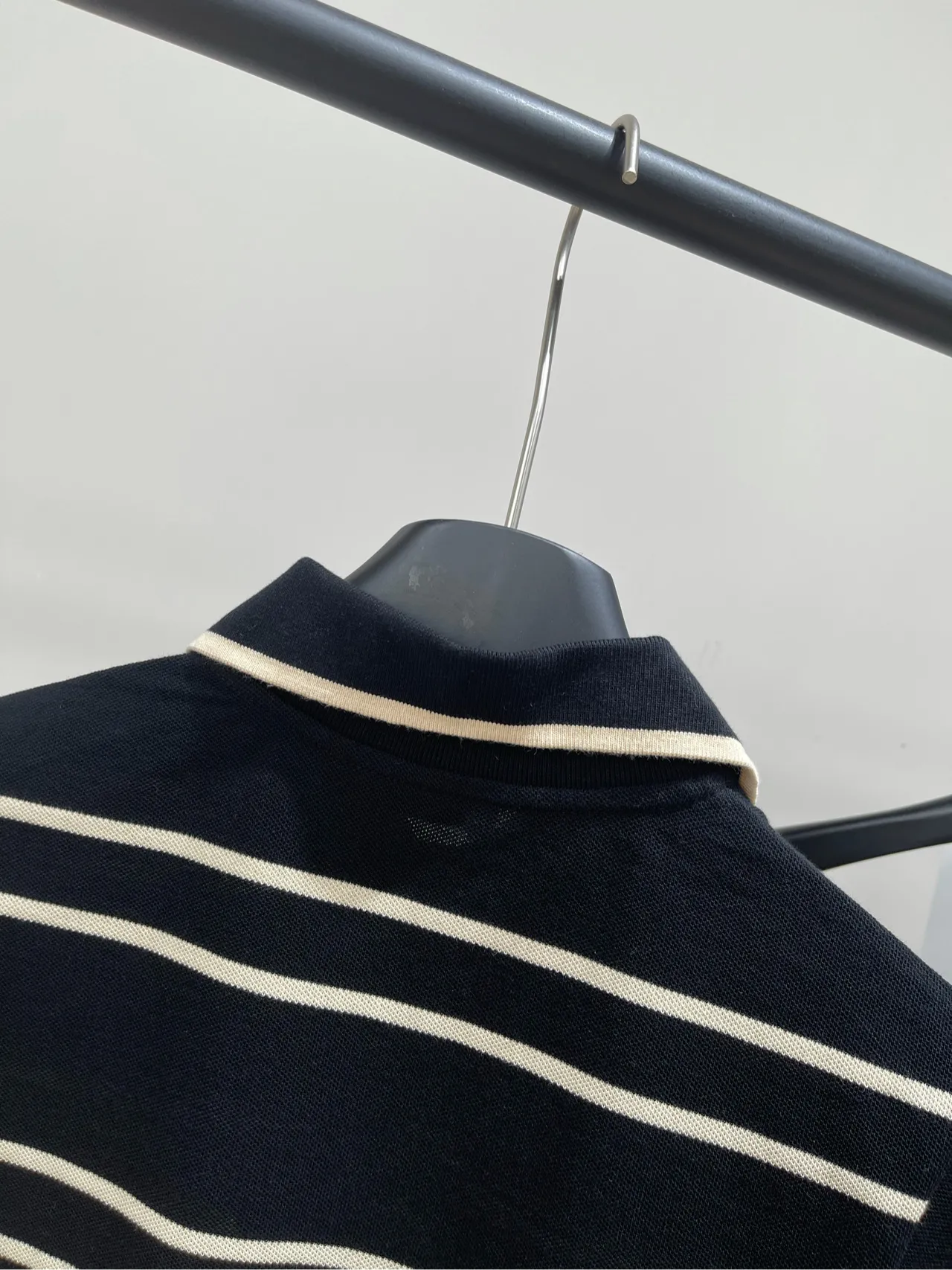 Yves Saint Laurent 米黒ストライプポロ半袖Tシャツ - 画像 (10)