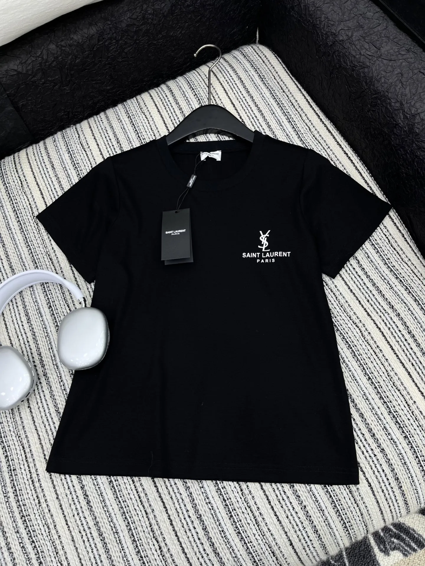 Yves Saint Laurent黒プリント半袖Tシャツ新作