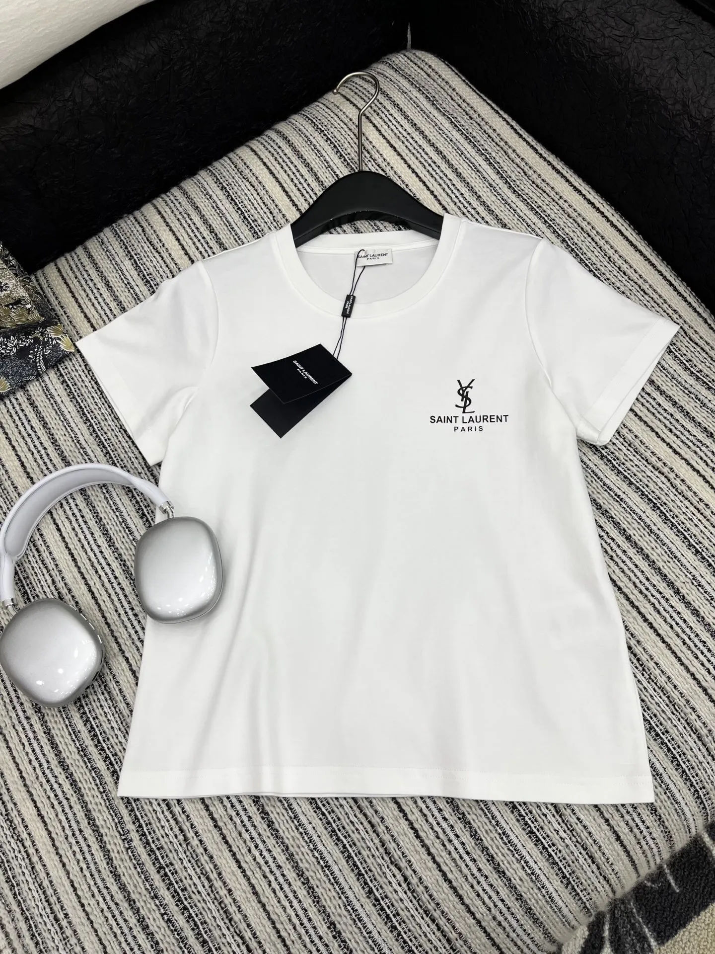 Yves Saint Laurent黒プリント半袖Tシャツ新作 - 画像 (3)