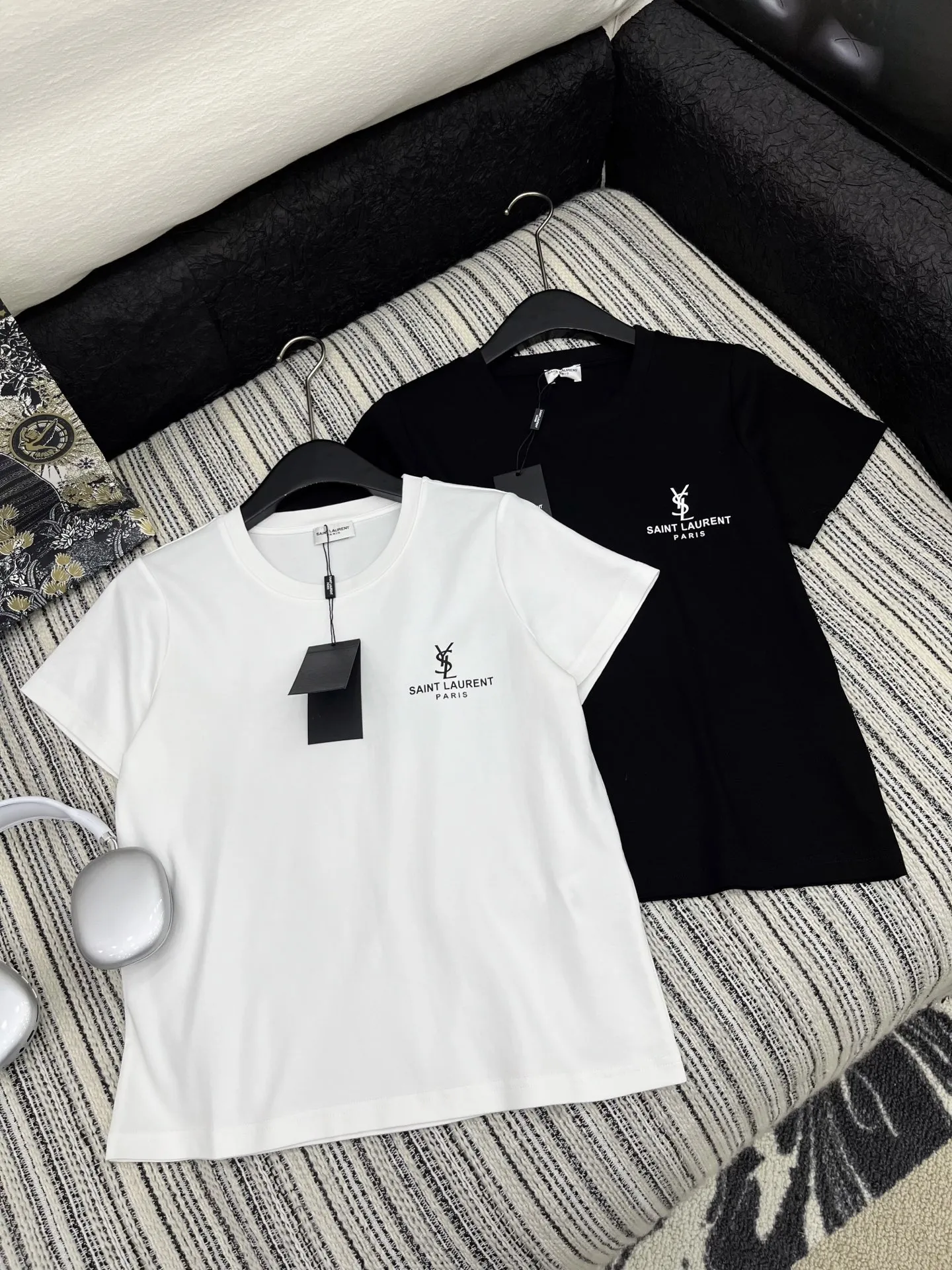 Yves Saint Laurent黒プリント半袖Tシャツ新作 - 画像 (4)