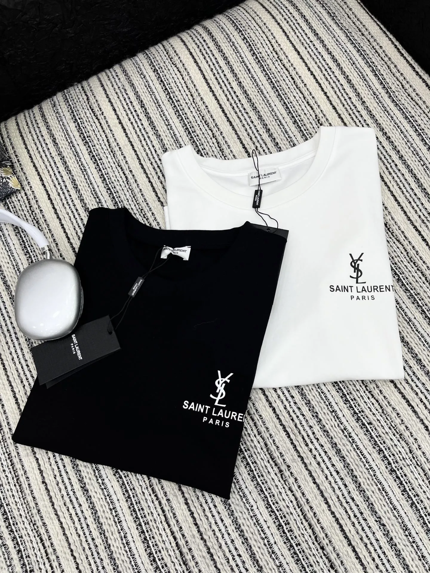 Yves Saint Laurent黒プリント半袖Tシャツ新作 - 画像 (6)