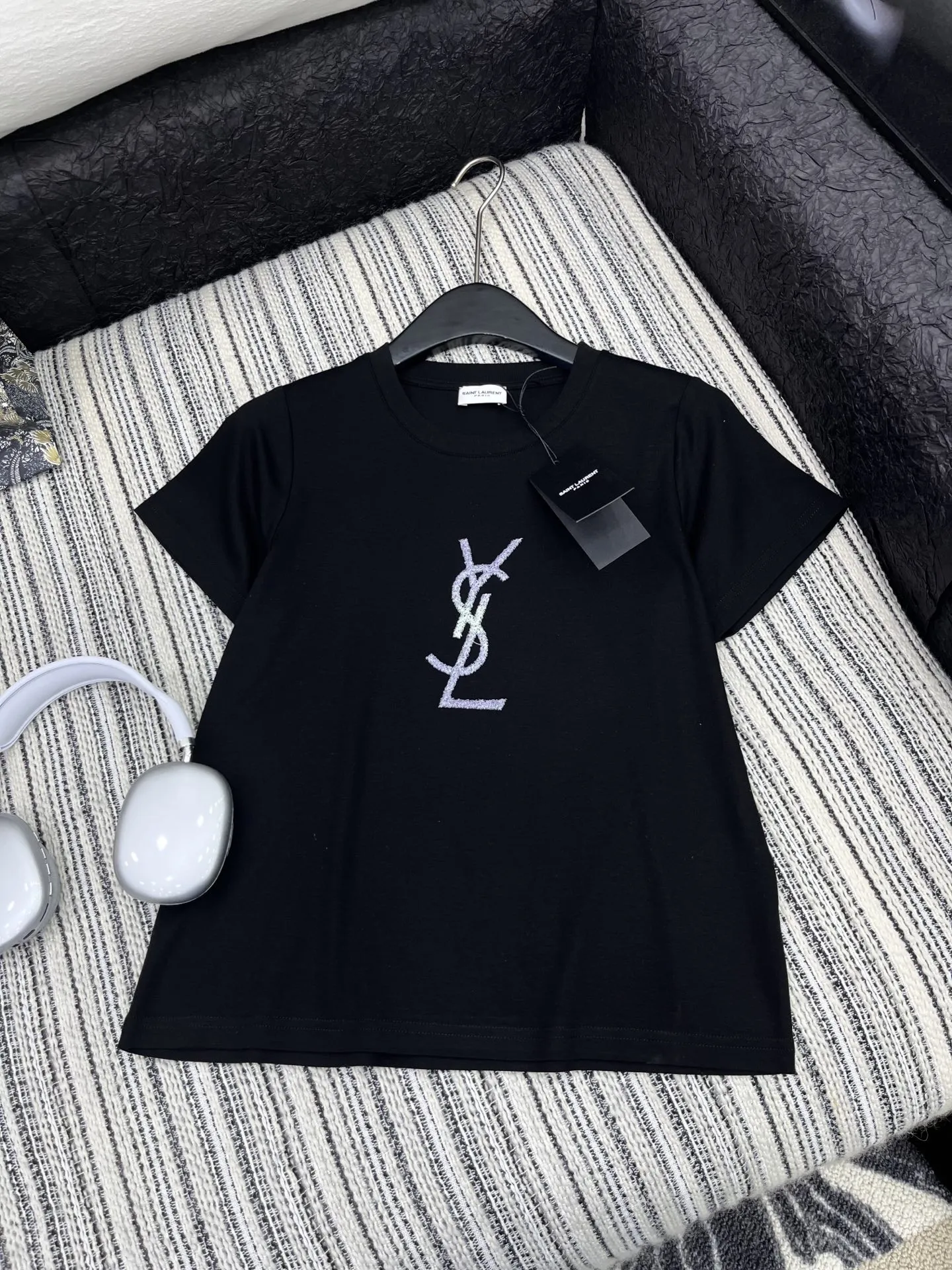 Yves Saint Laurent 黒 新作プリント半袖Tシャツ