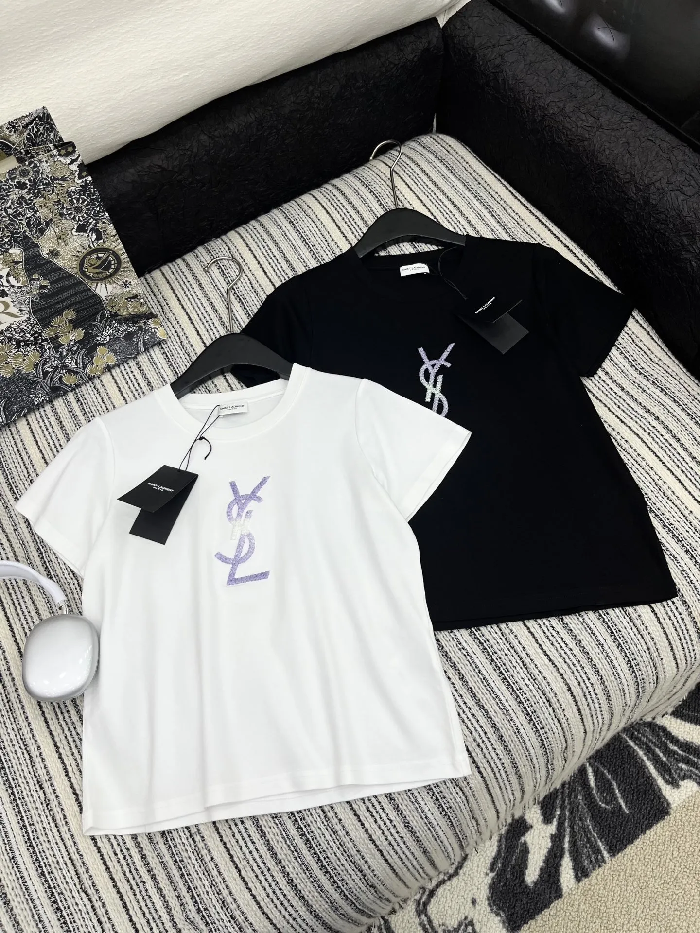 Yves Saint Laurent 黒 新作プリント半袖Tシャツ - 画像 (4)