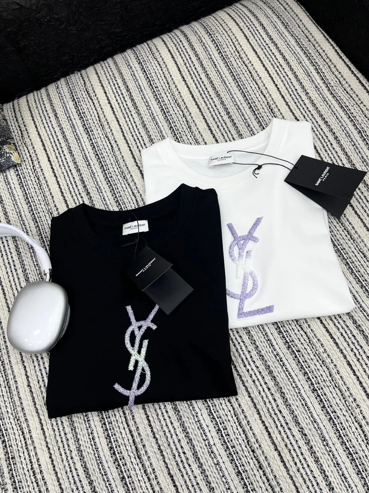 Yves Saint Laurent 黒 新作プリント半袖Tシャツ - 画像 (6)