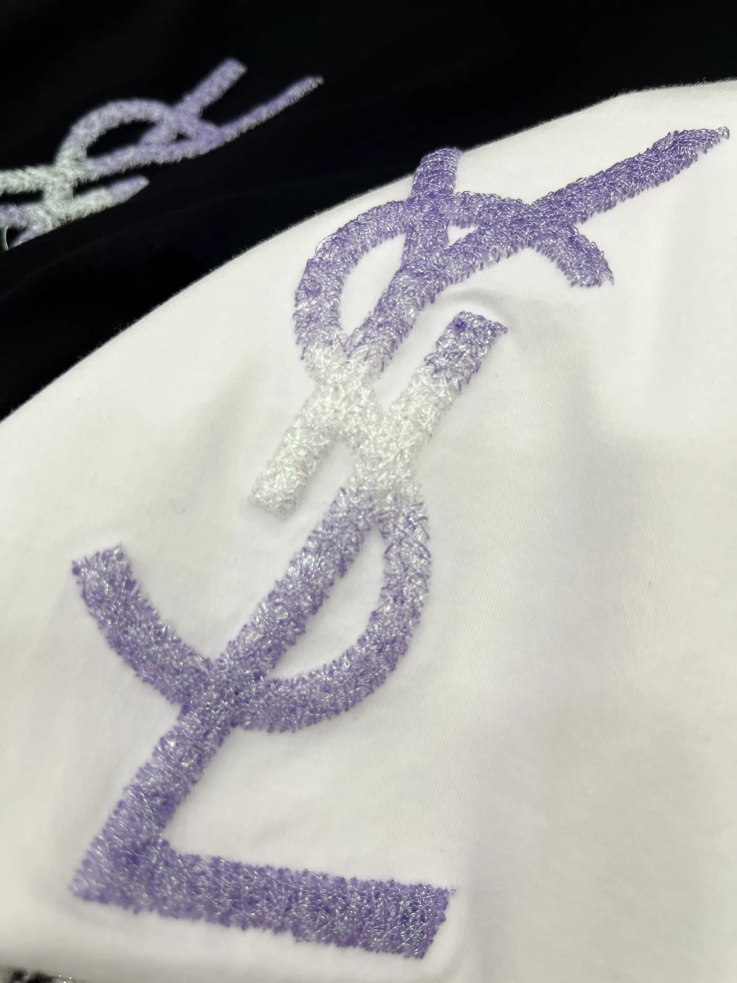 Yves Saint Laurent 黒 新作プリント半袖Tシャツ - 画像 (7)