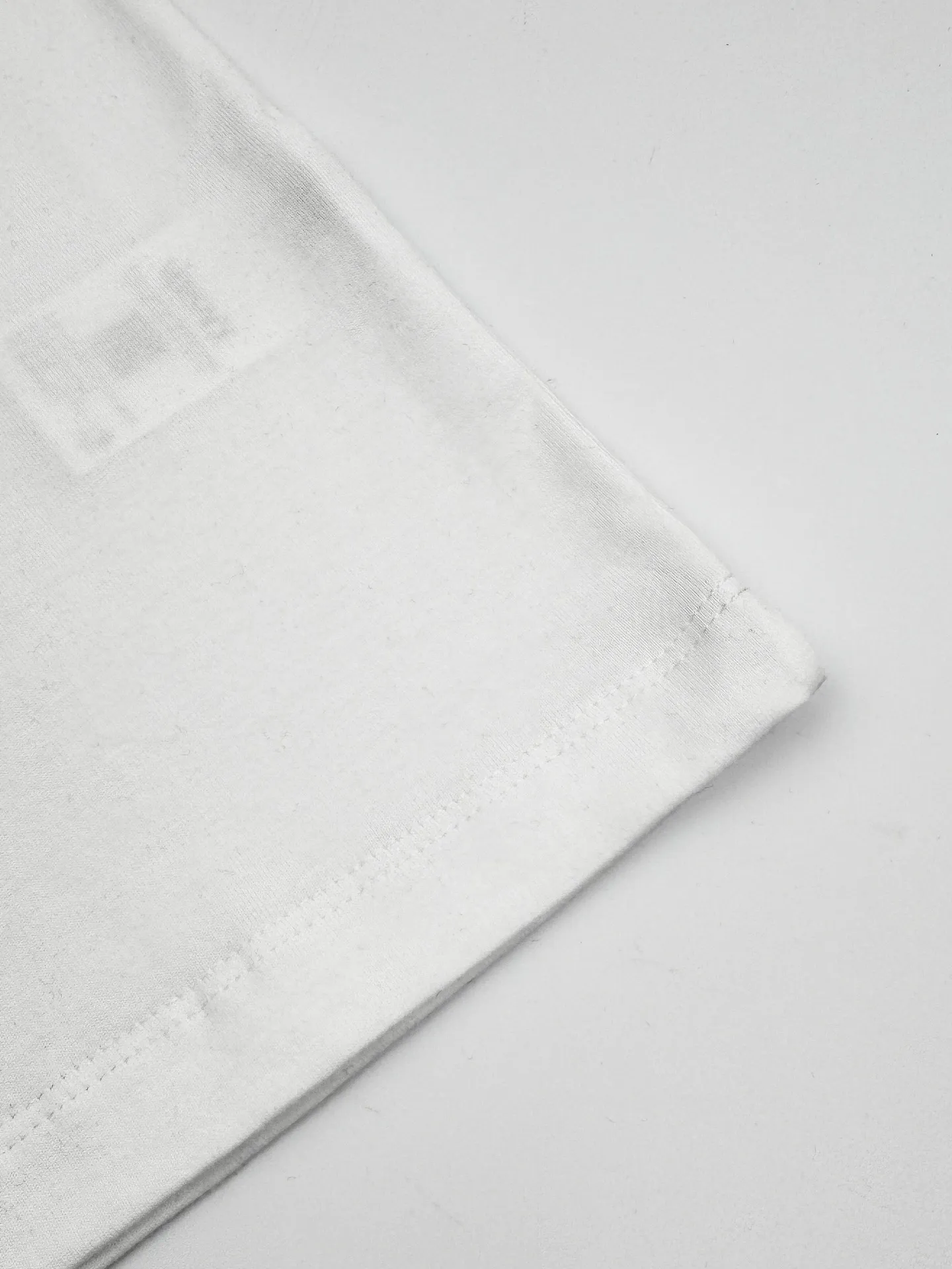 Versace新作白刺繍半袖Tシャツ - 画像 (8)