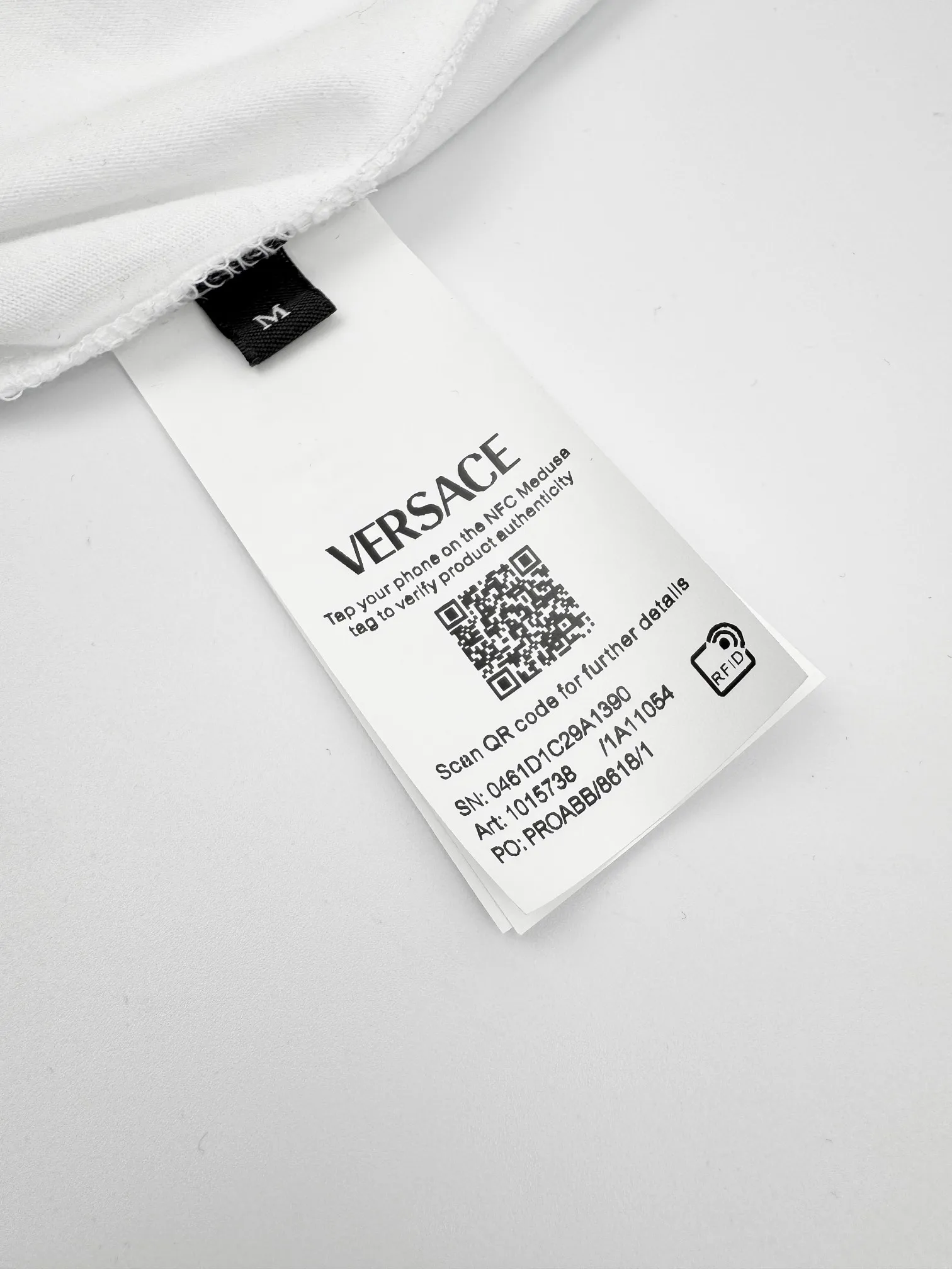 Versace新作白刺繍半袖Tシャツ - 画像 (10)