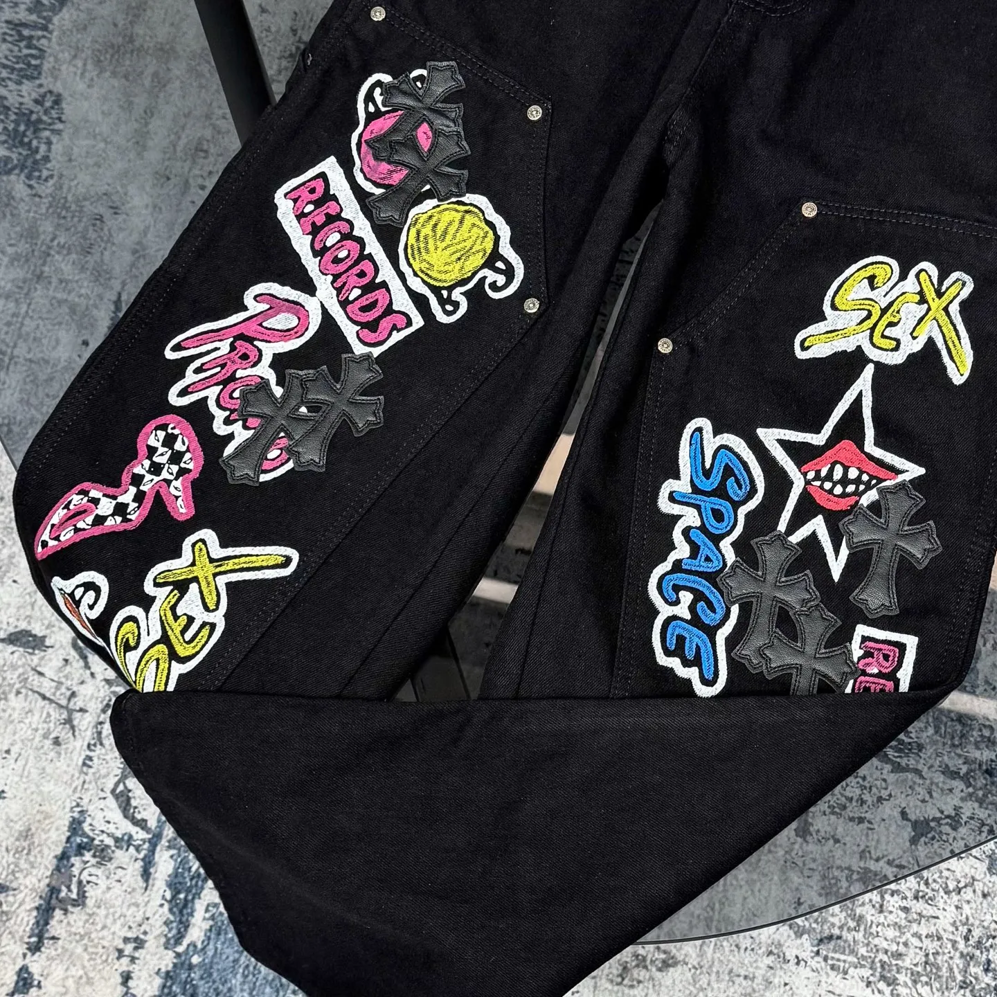 Chrome Hearts 黒 グラフィティワークパンツ - 画像 (9)