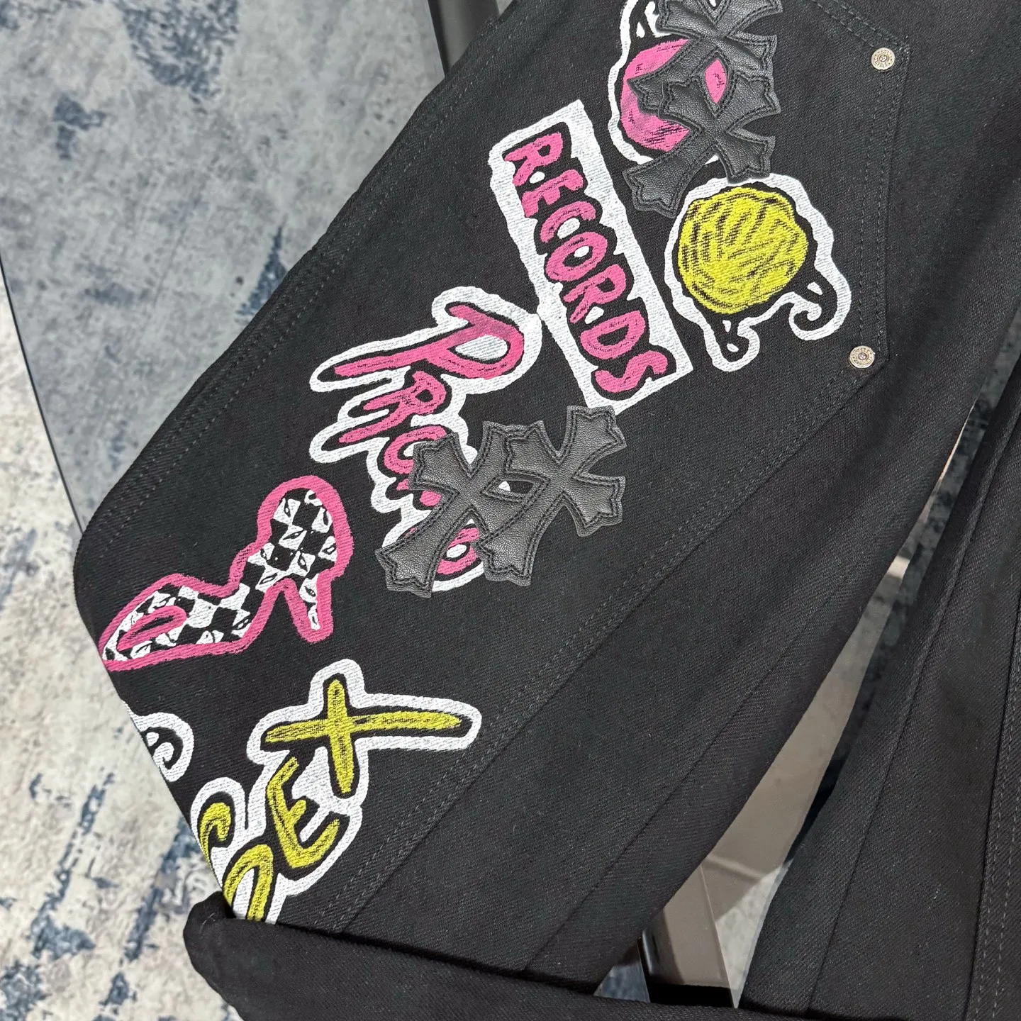 Chrome Hearts 黒 グラフィティワークパンツ - 画像 (11)