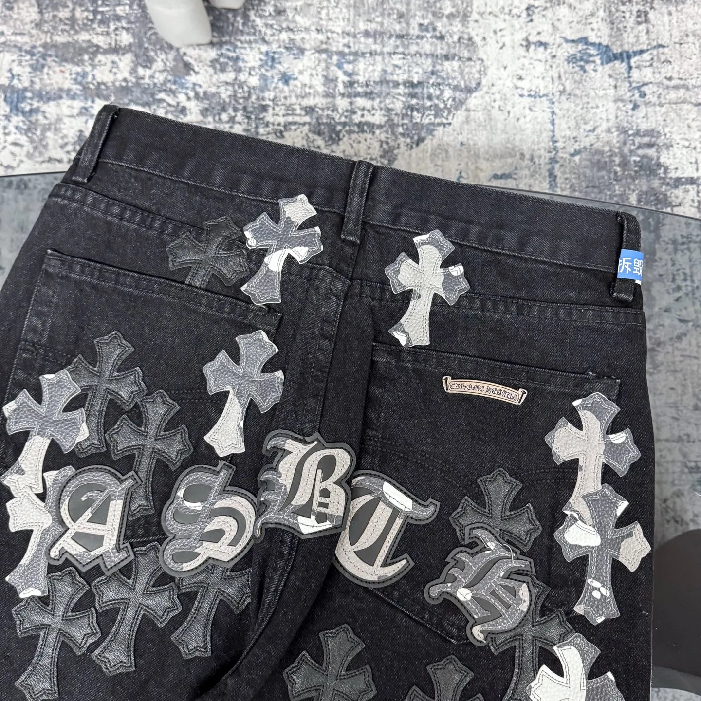 Chrome Hearts ブラック多皮デザインデニム - 画像 (13)
