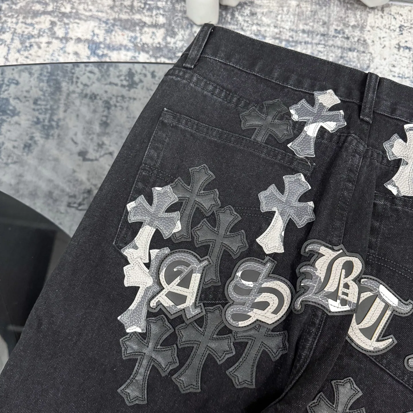 Chrome Hearts ブラック多皮デザインデニム - 画像 (15)