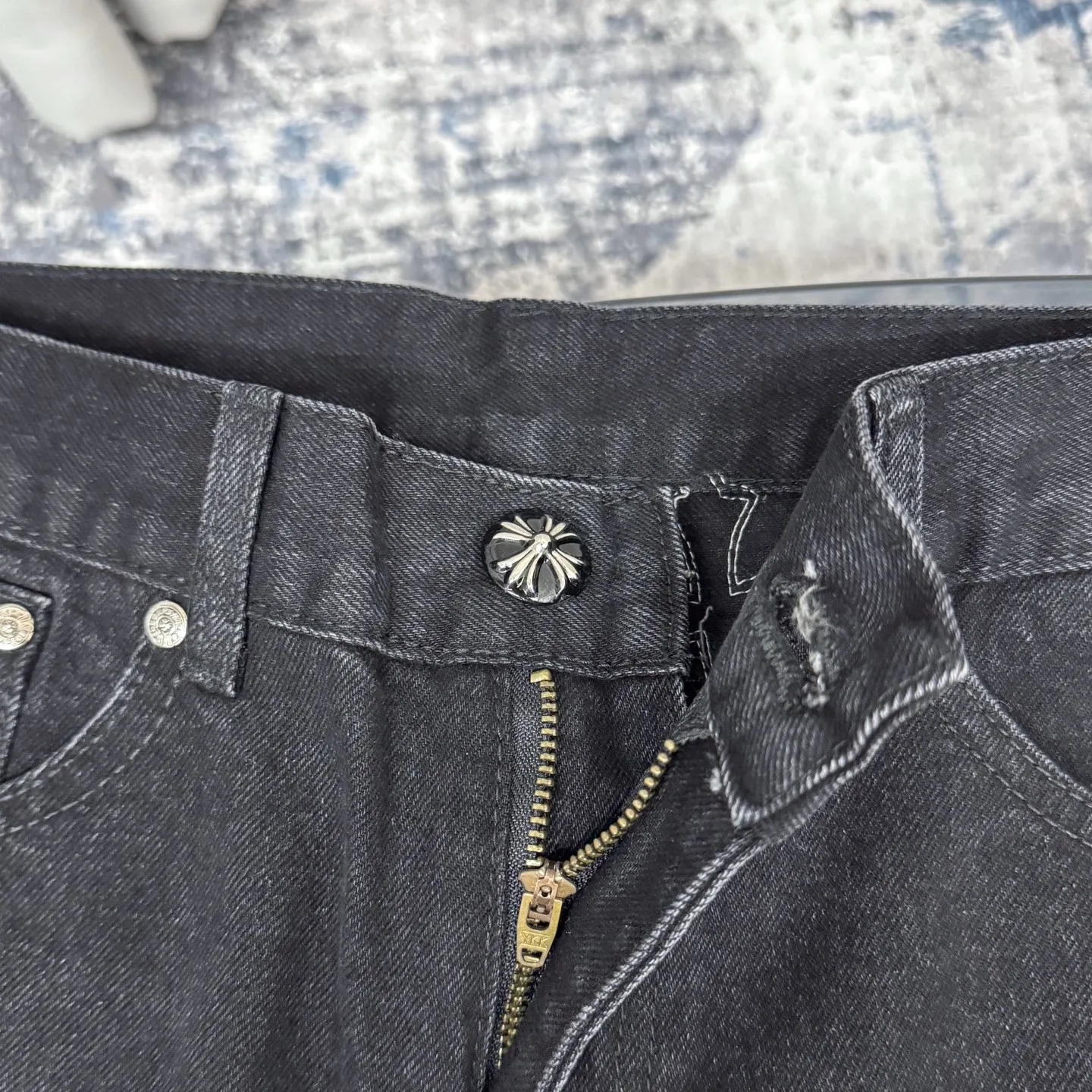 Chrome Hearts ブラック多皮デザインデニム - 画像 (7)