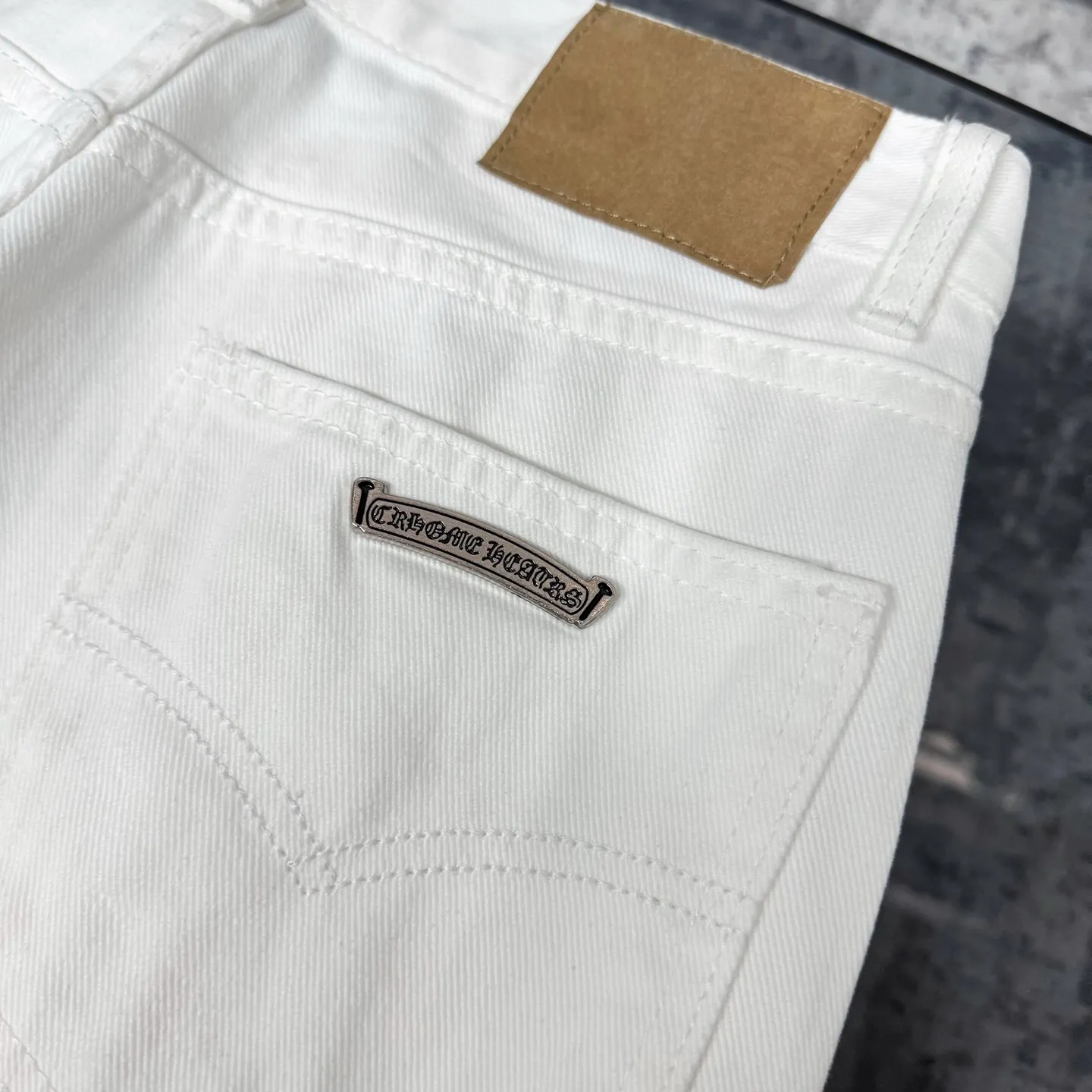 Chrome Hearts 白いクロスデザインジーンズ - 画像 (14)